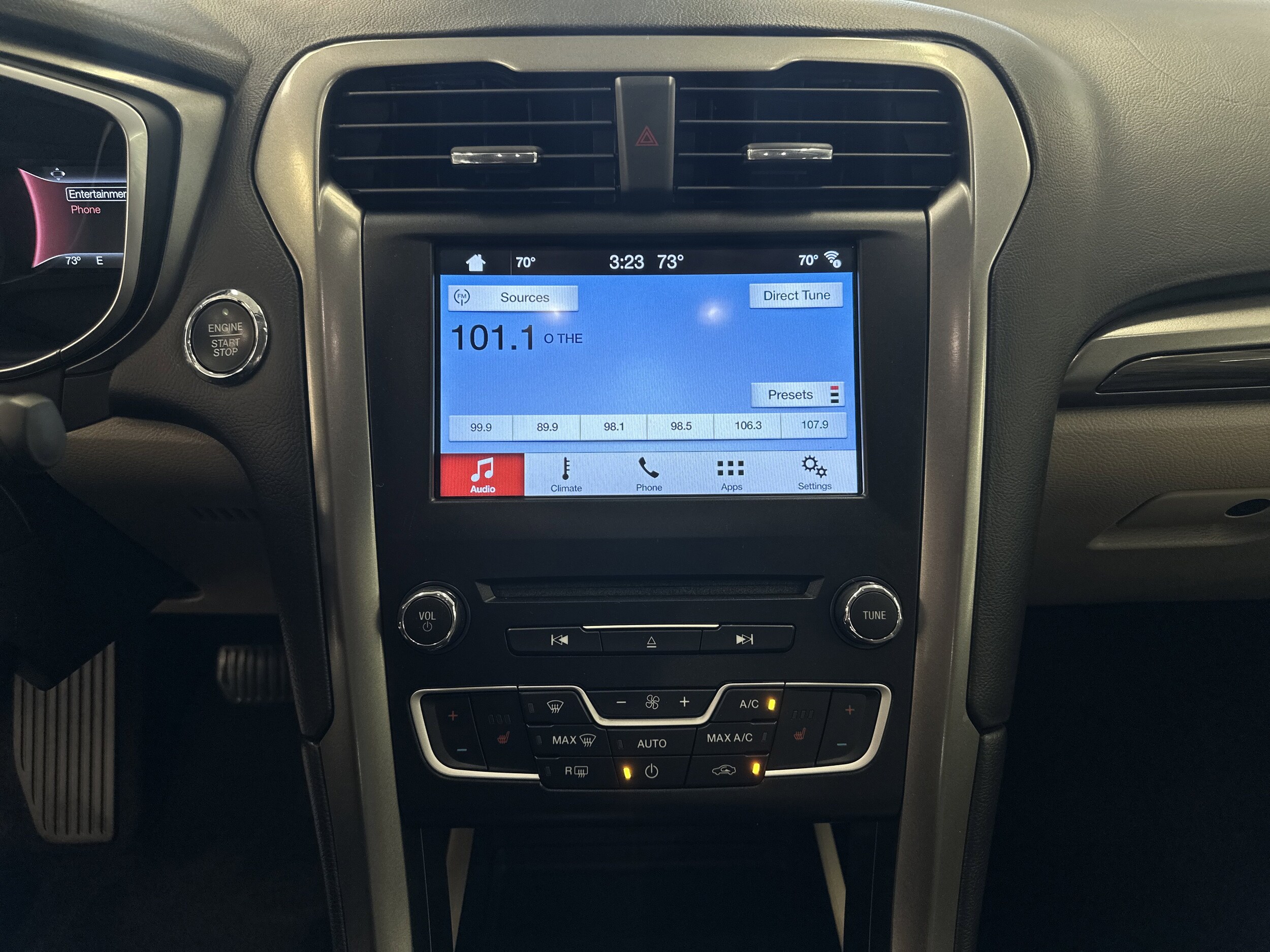2017 Ford Fusion SE photo 3
