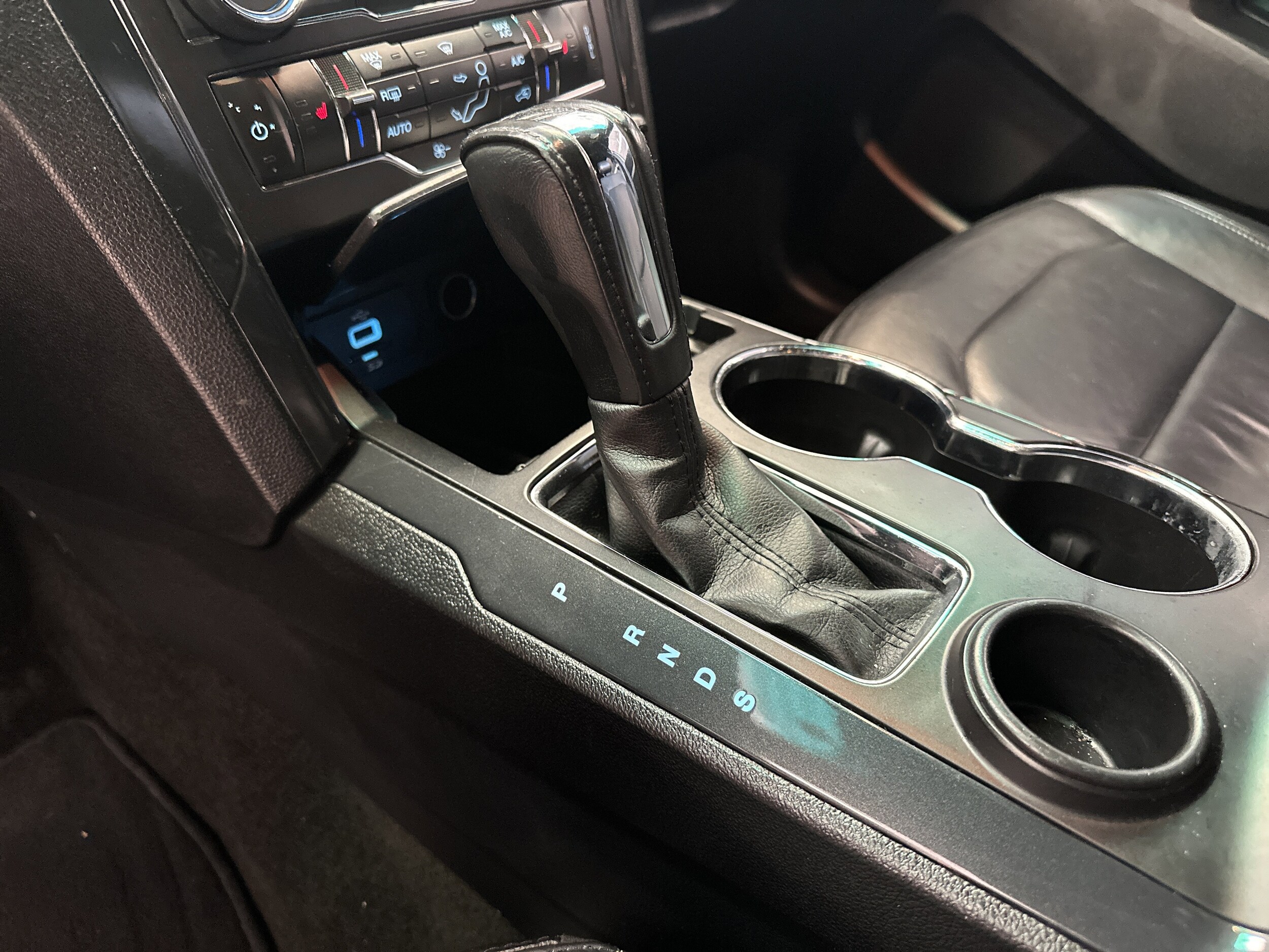 2016 Ford Explorer XLT photo 4