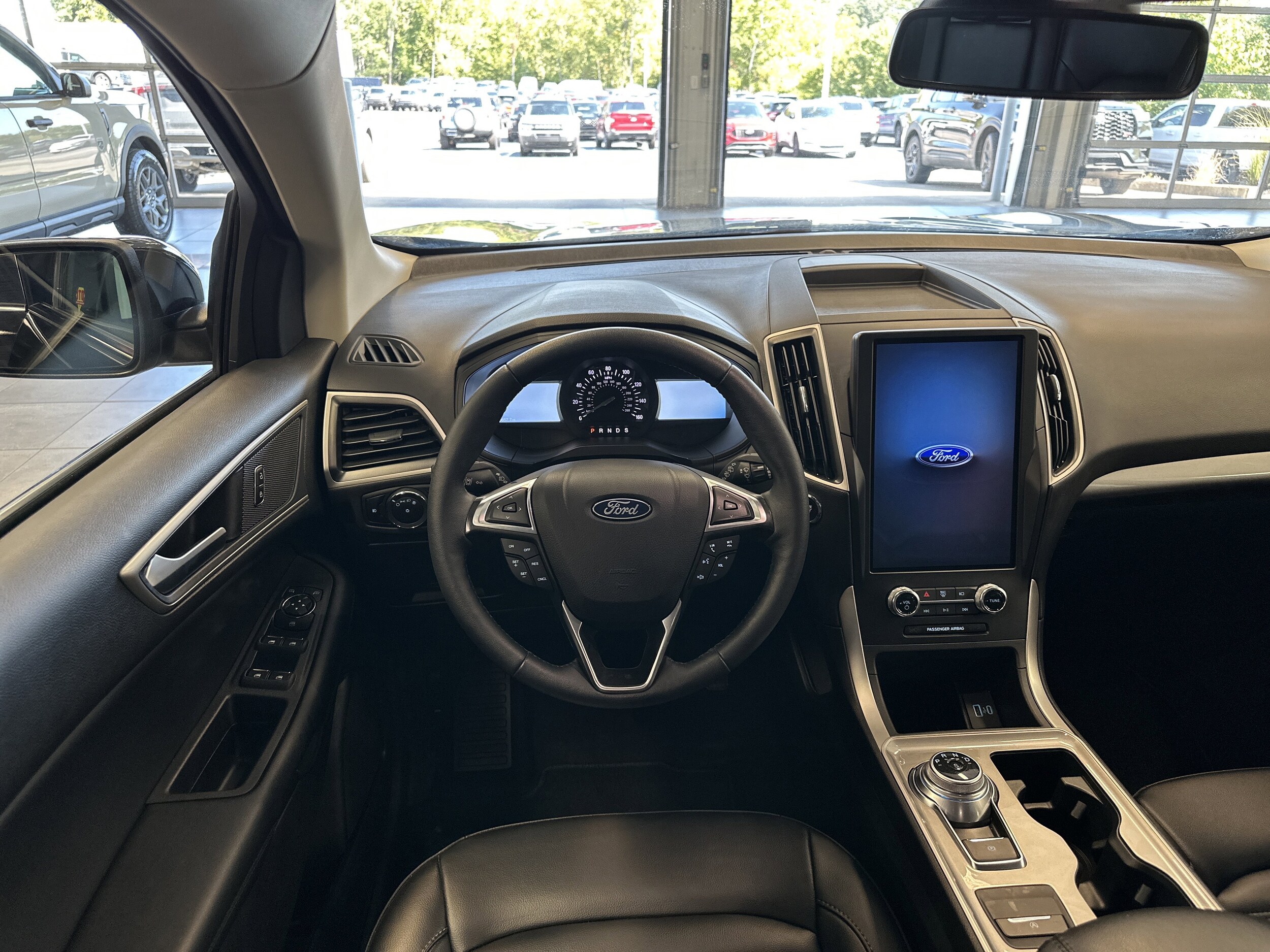 2024 Ford Edge SEL photo 2