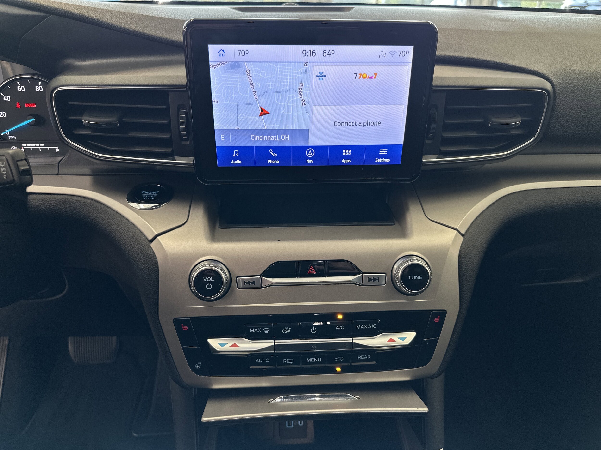 2022 Ford Explorer XLT photo 3