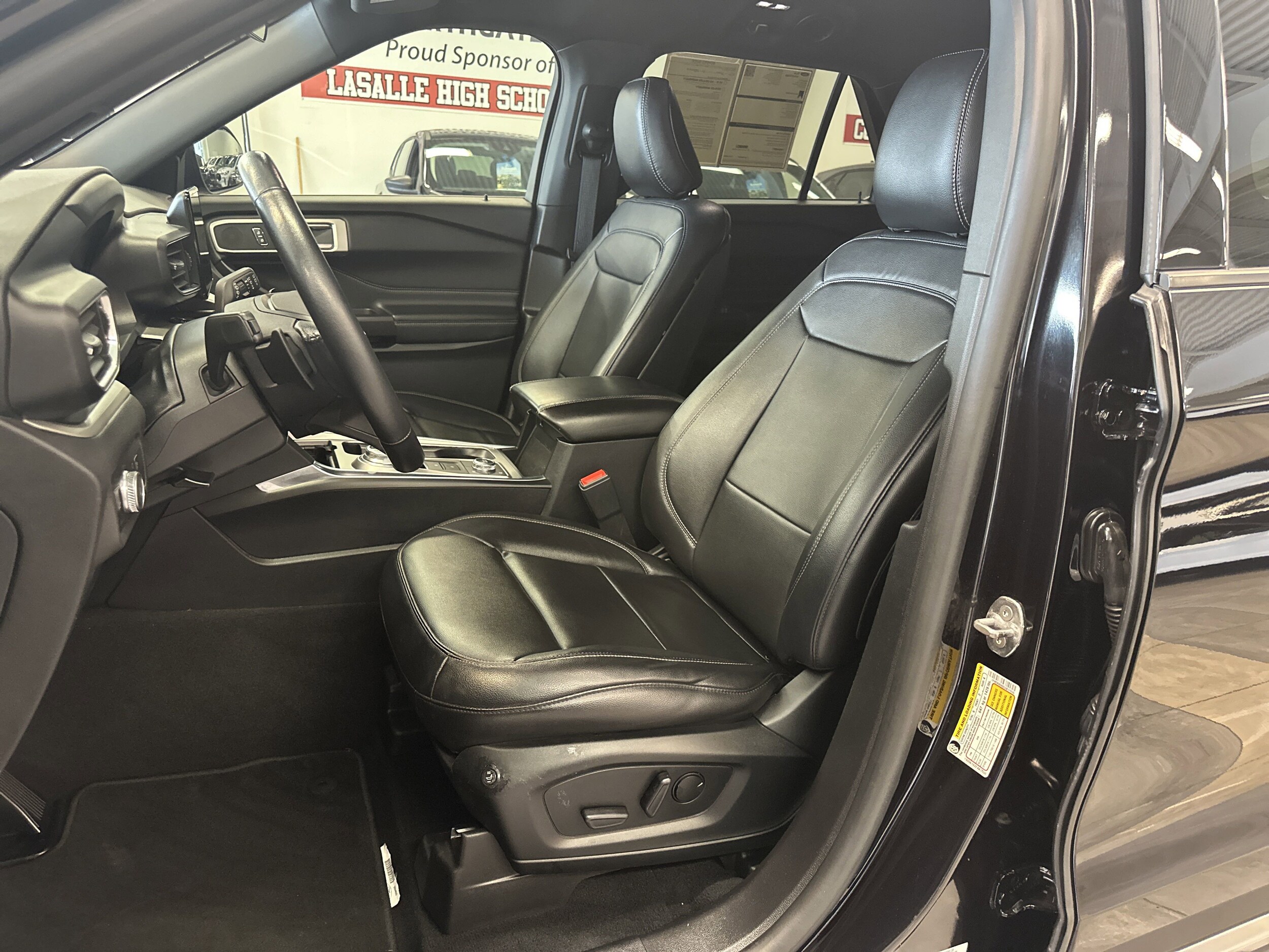 2020 Ford Explorer XLT photo 4