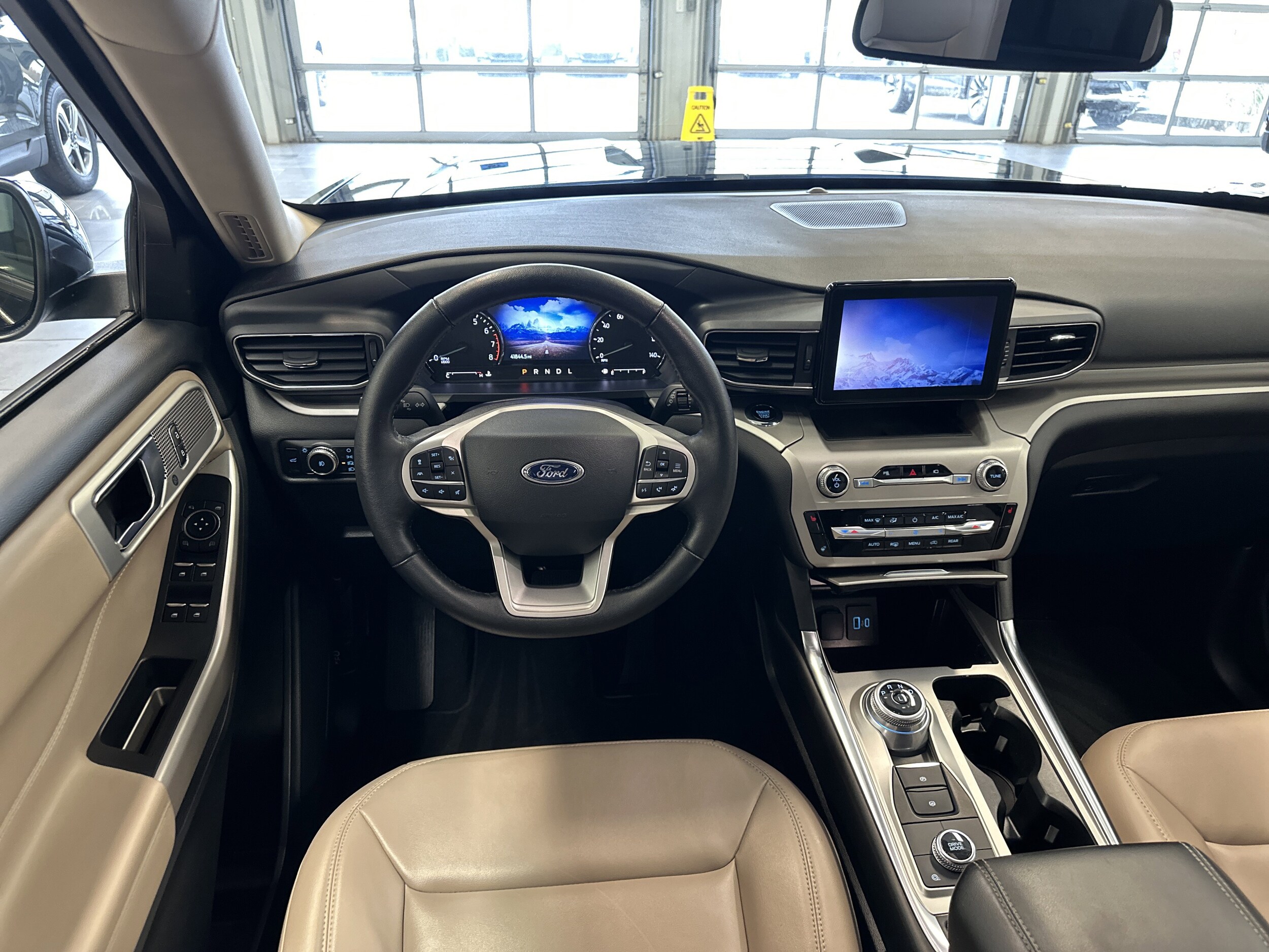 2023 Ford Explorer XLT photo 2