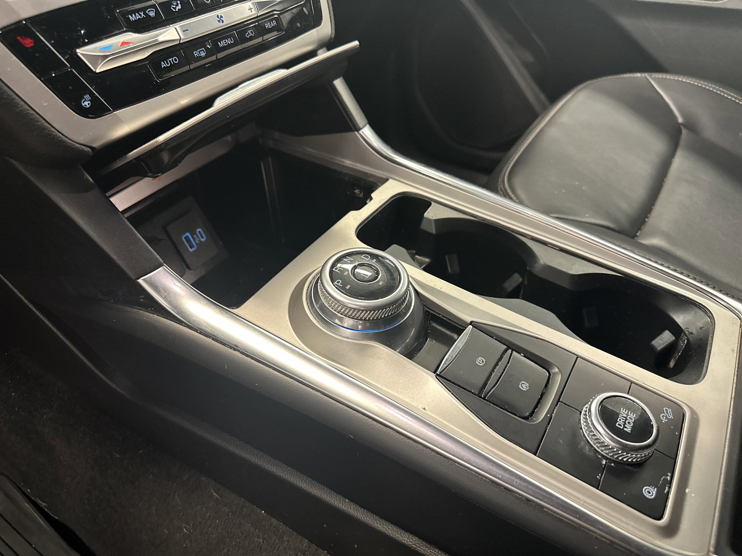 2022 Ford Explorer XLT photo 4