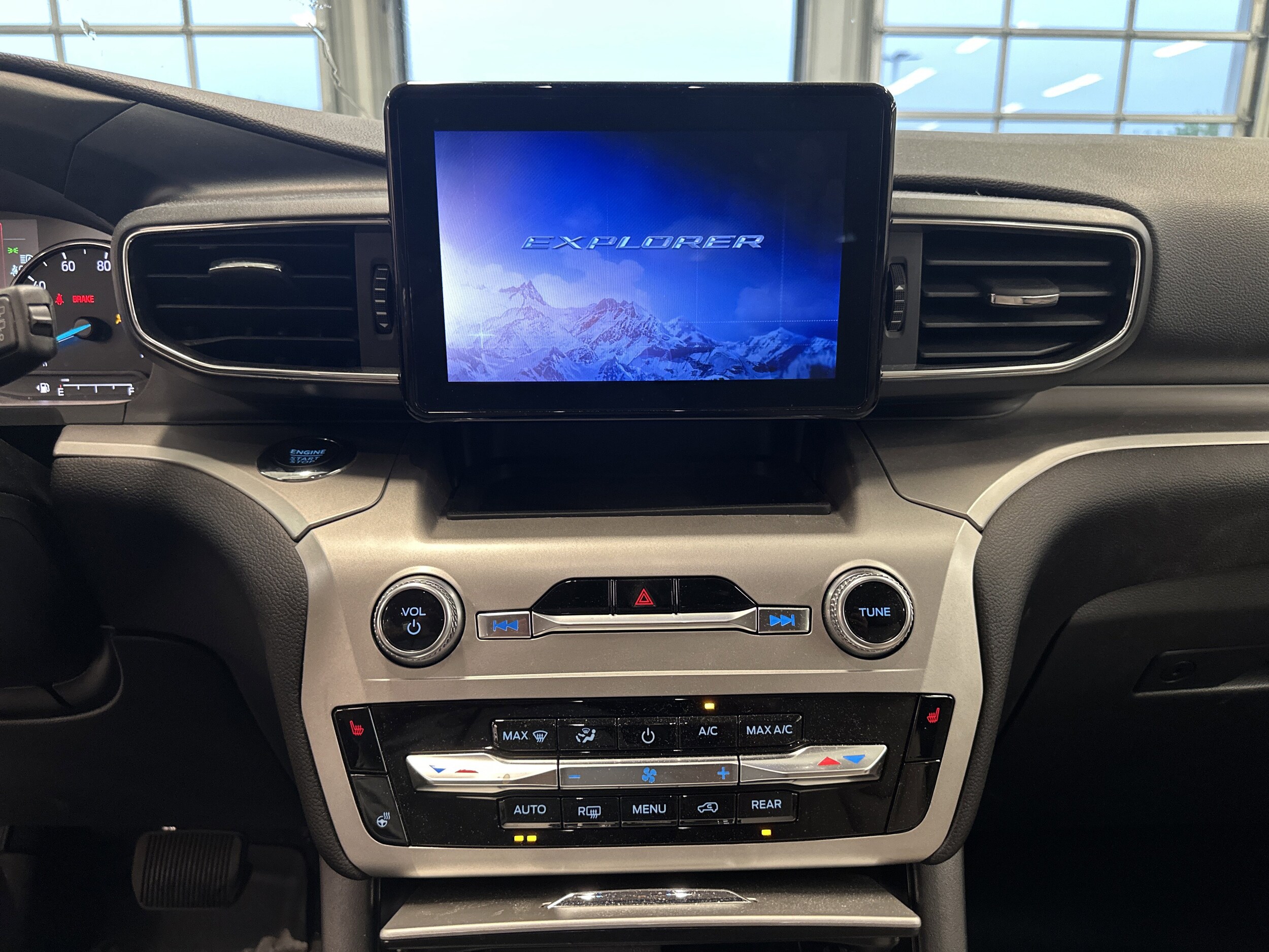 2022 Ford Explorer XLT photo 3