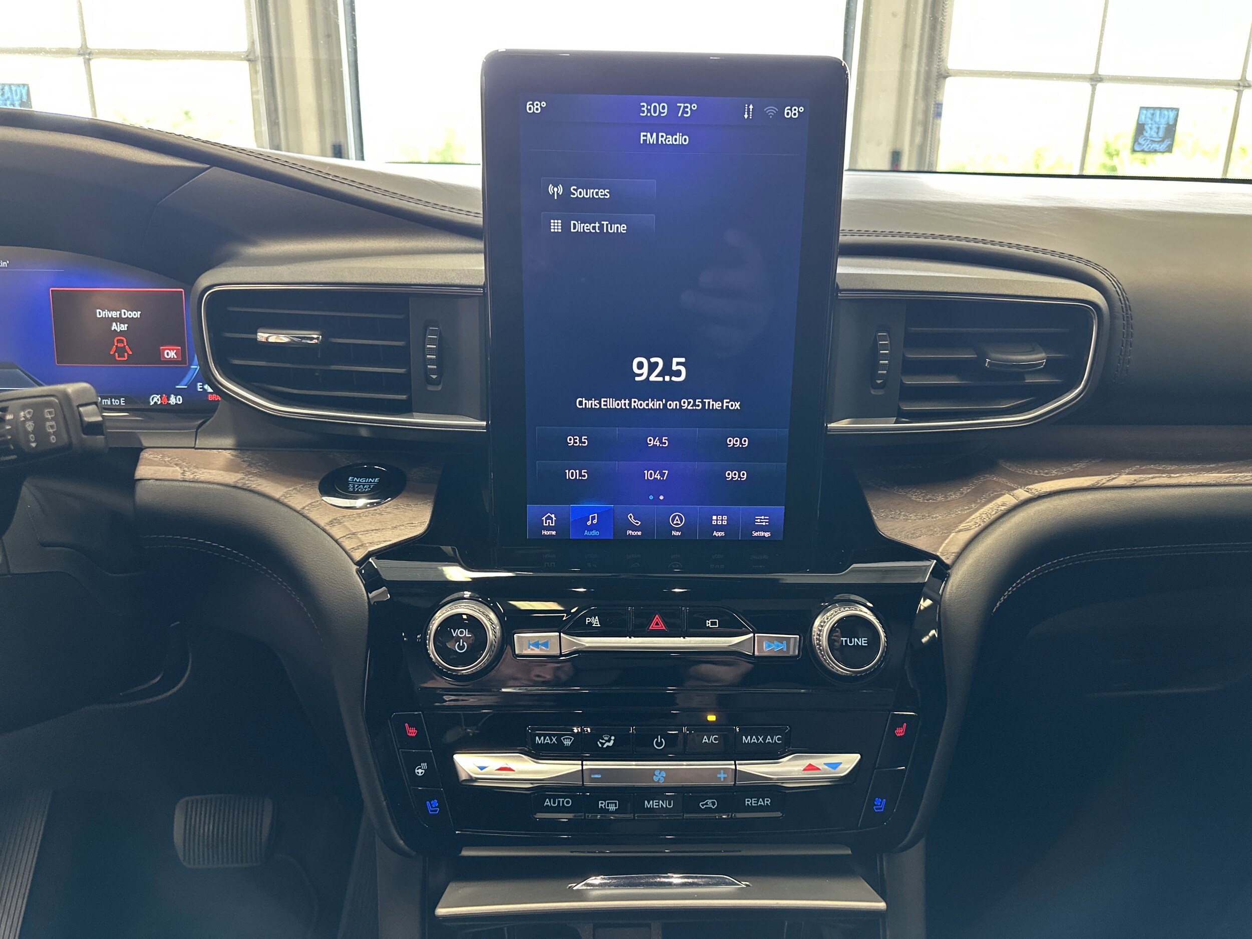 2022 Ford Explorer Platinum photo 3