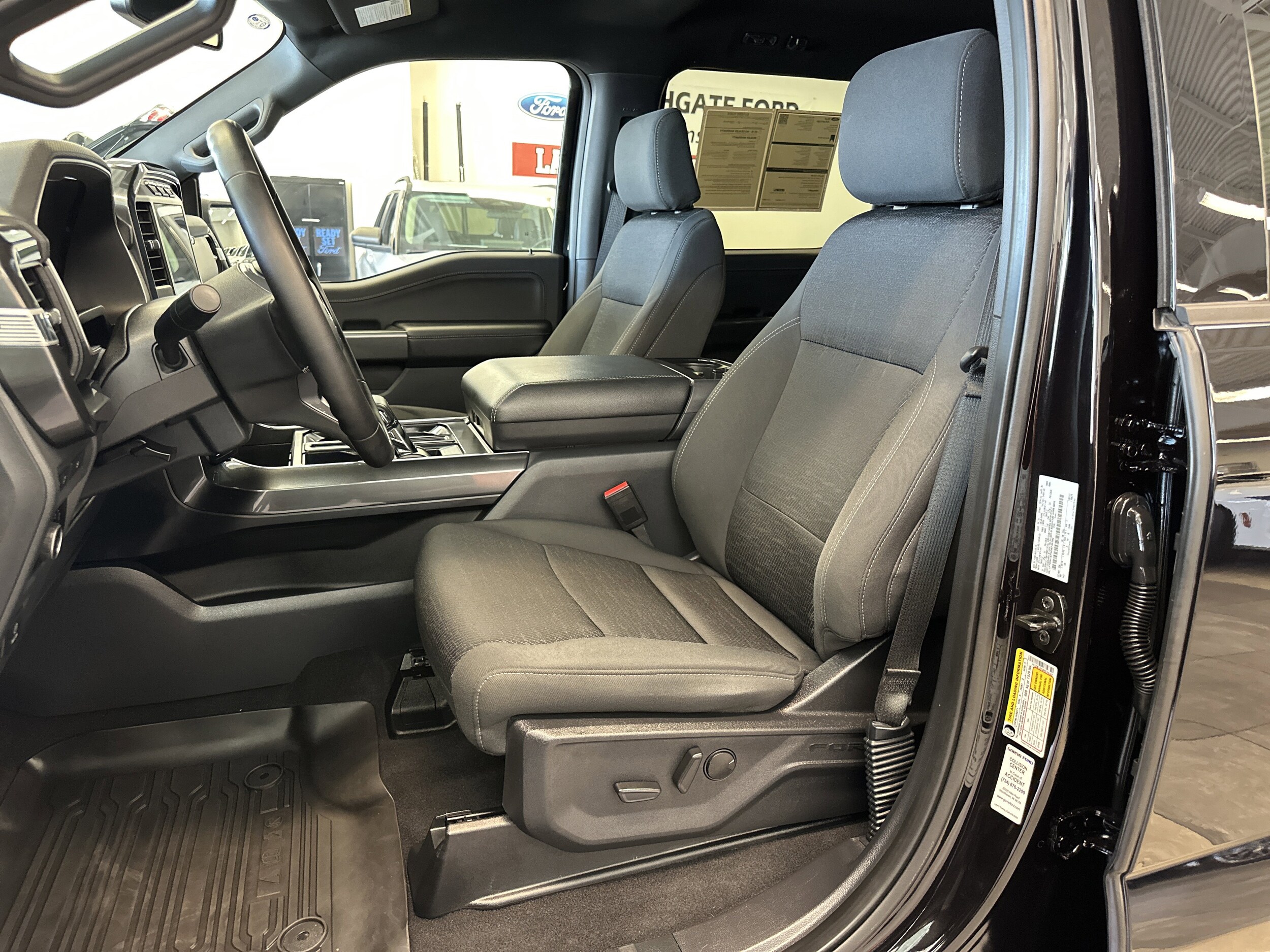 2023 Ford F-150 XLT photo 4