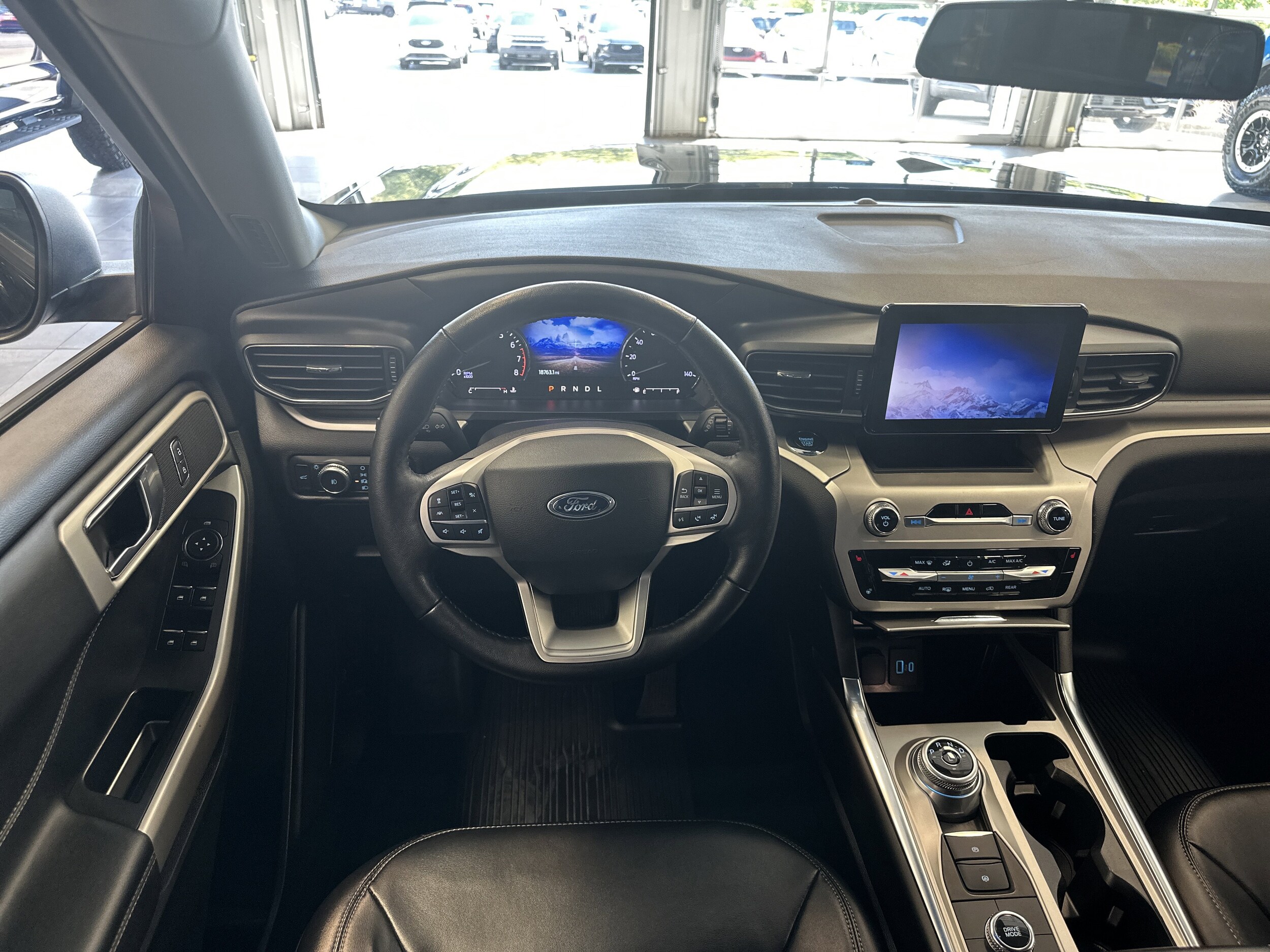 2022 Ford Explorer XLT photo 2