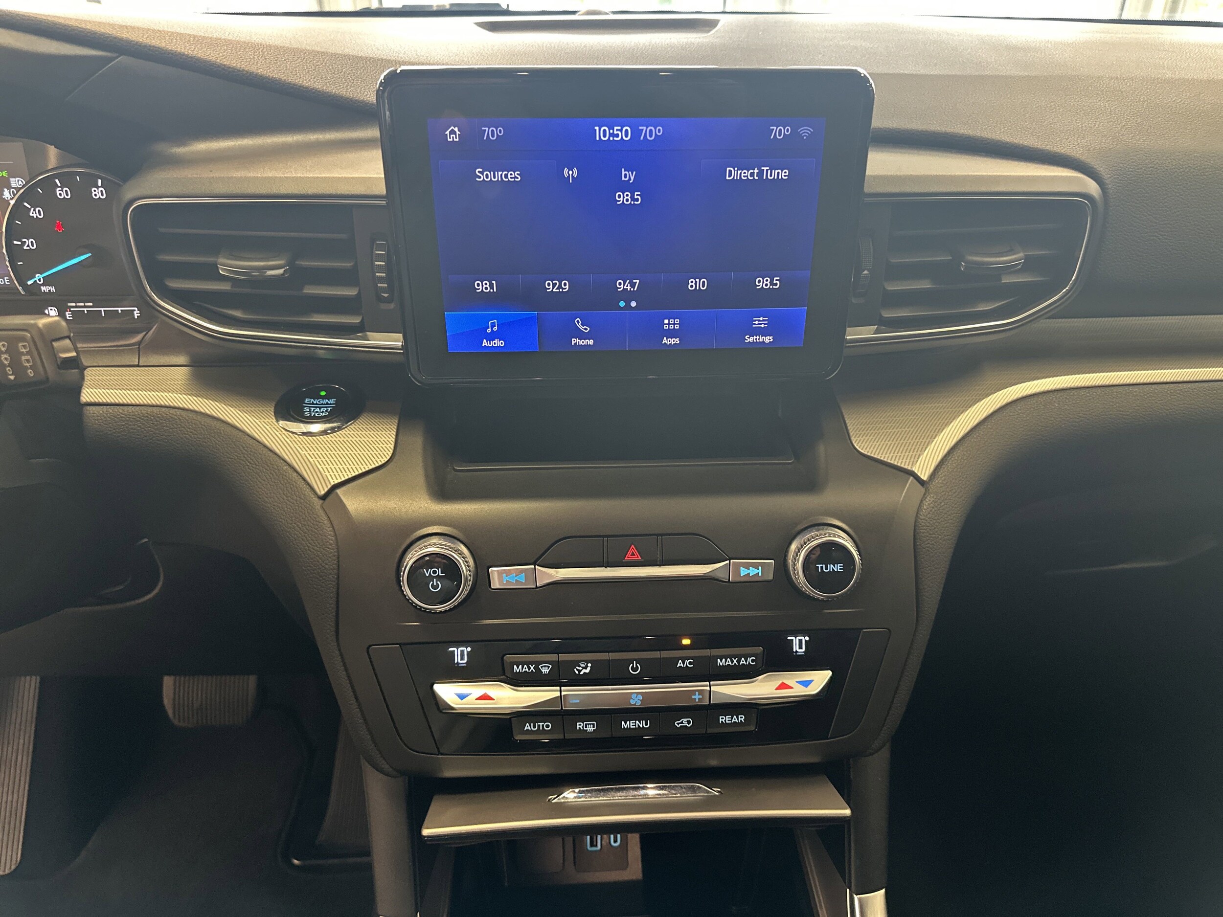 2020 Ford Explorer XLT photo 3