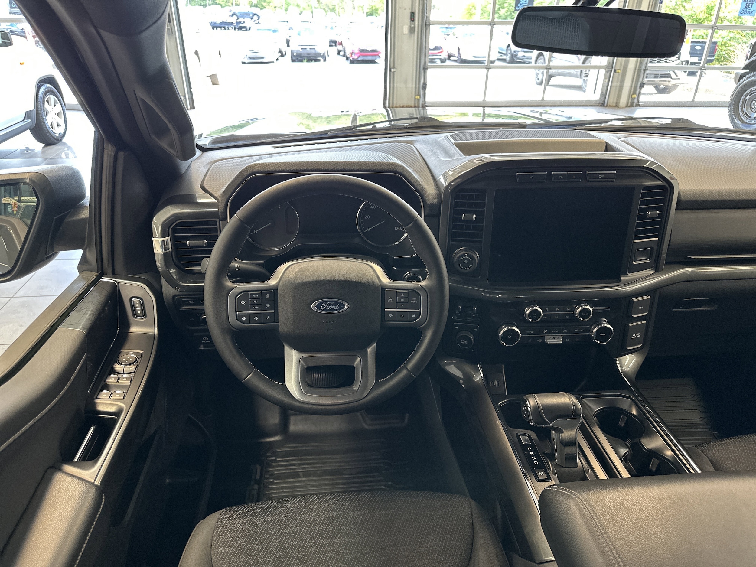 2023 Ford F-150 XLT photo 2