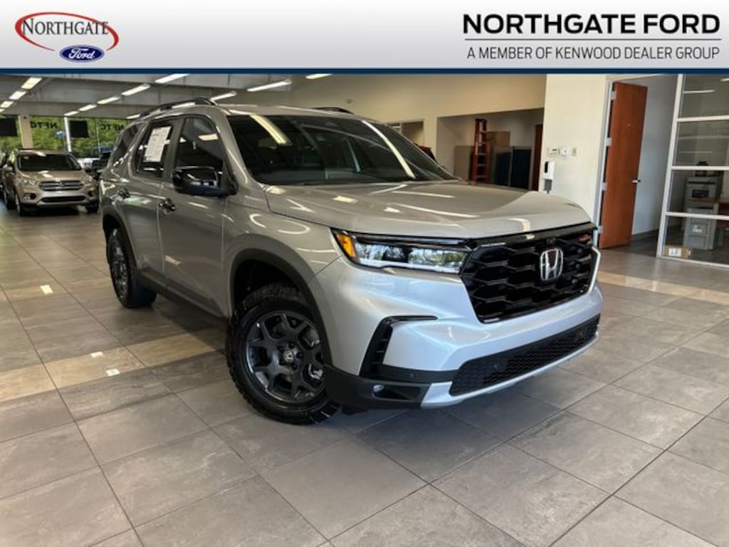 Used 2025 Honda Pilot TrailSport SUV