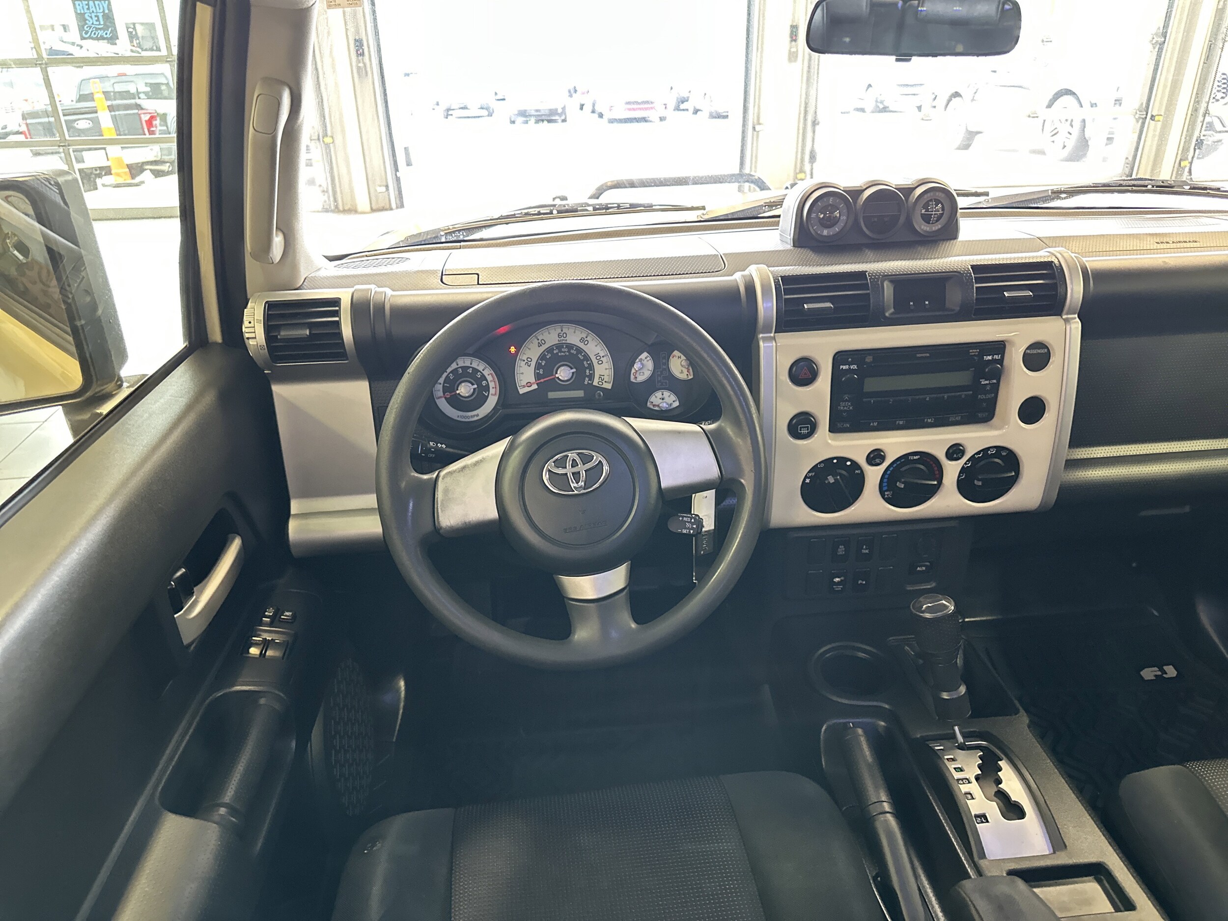 2008 Toyota FJ Cruiser Base photo 2