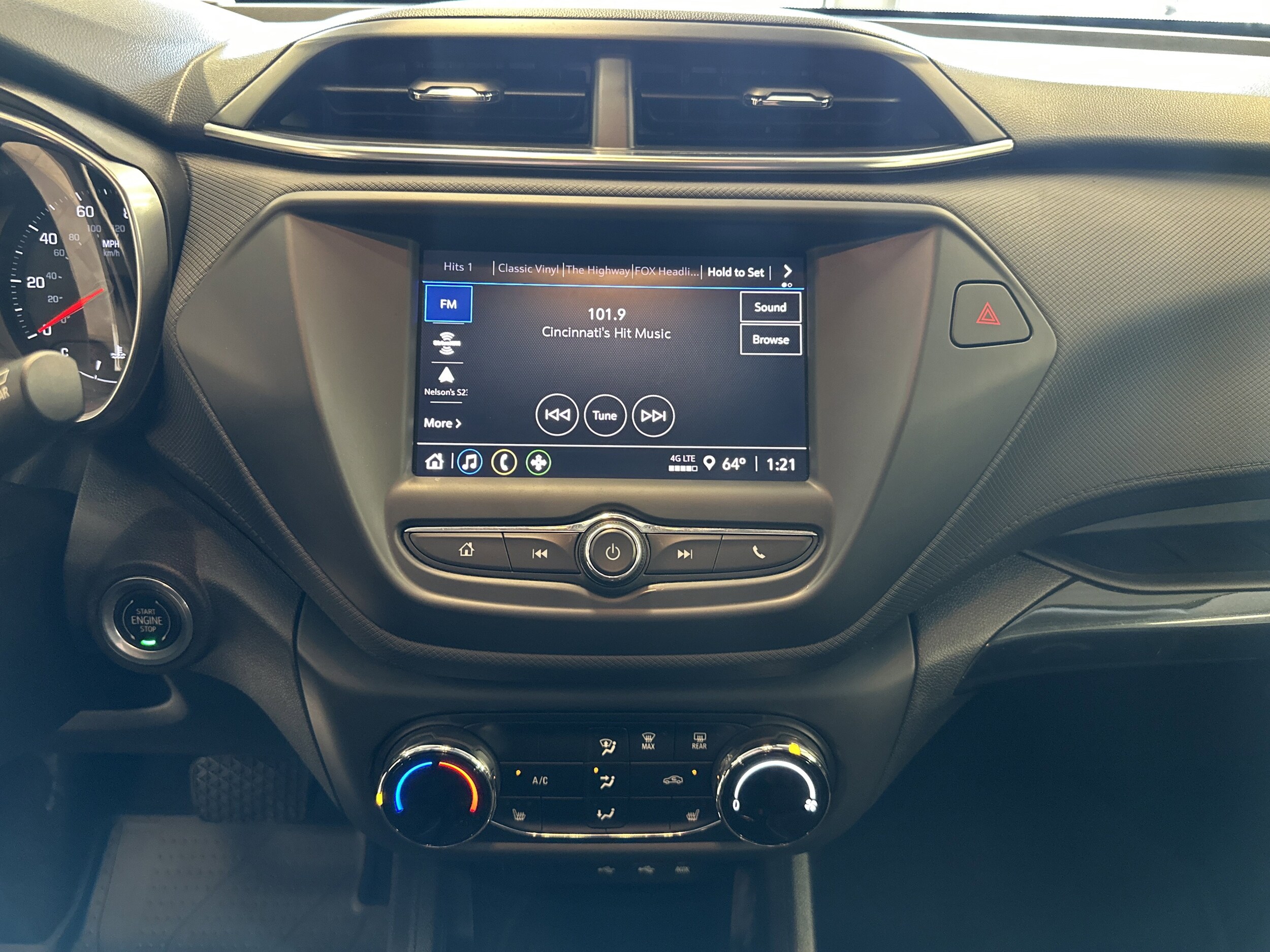 2022 Chevrolet Trailblazer LT photo 2
