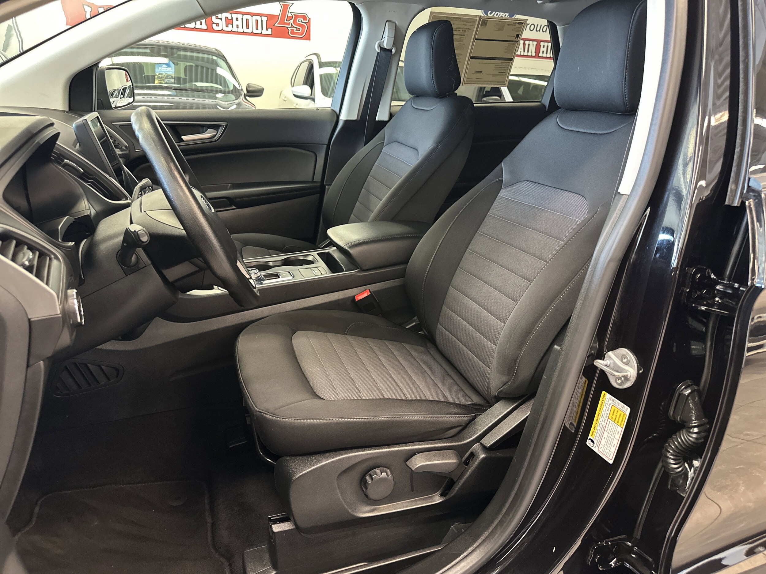 2022 Ford Edge SE photo 4