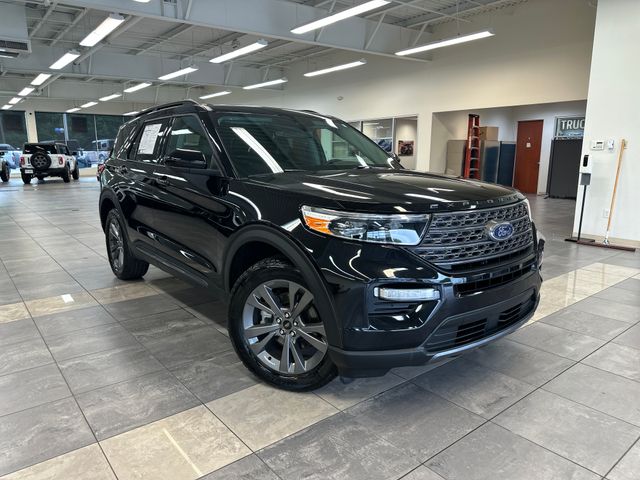 2023 Ford Explorer XLT 4WD's photo