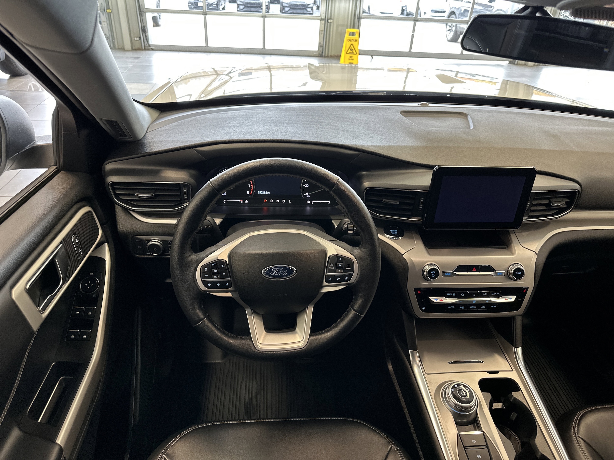 2022 Ford Explorer XLT photo 2