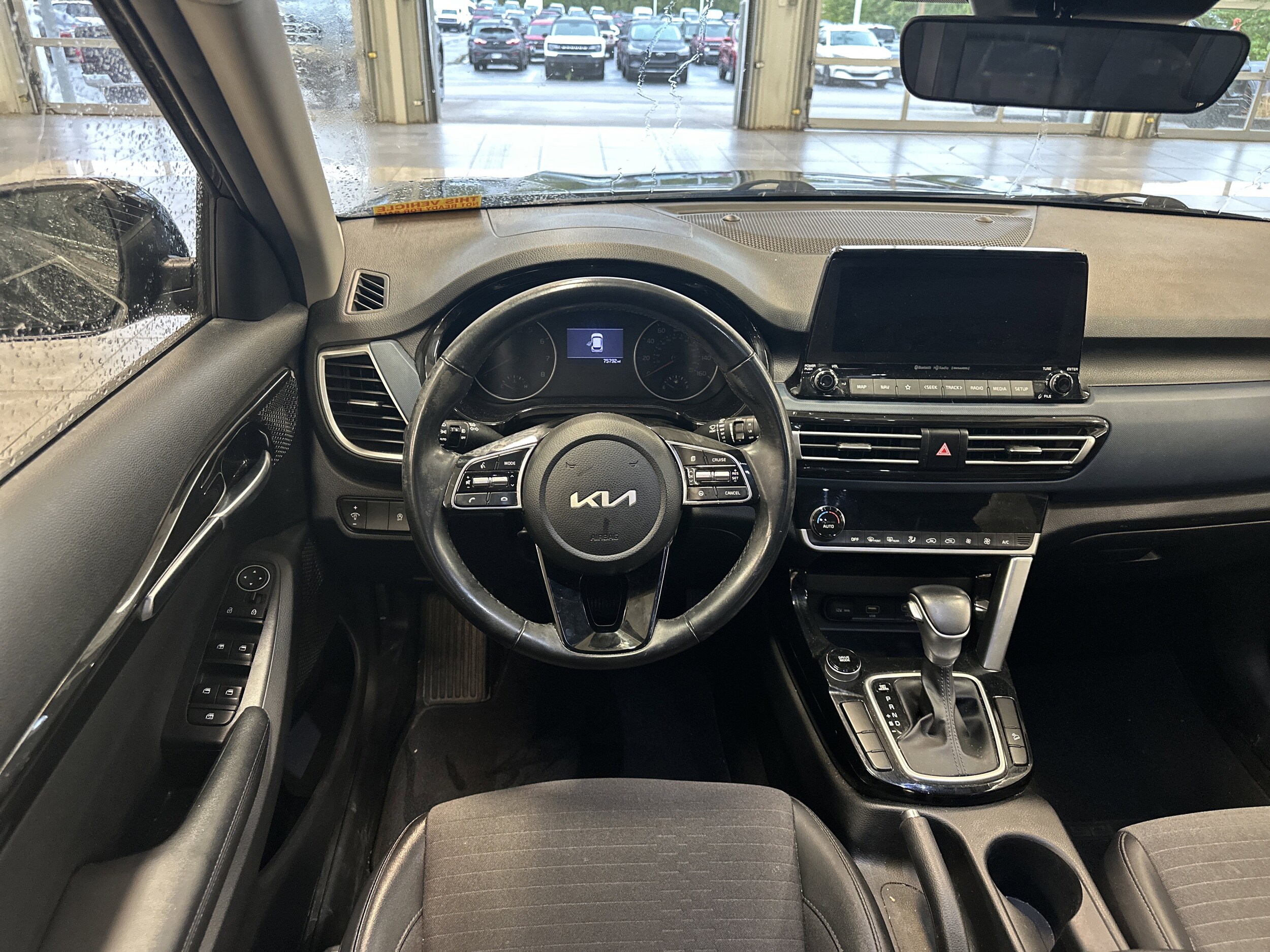 2022 Kia Seltos S photo 2