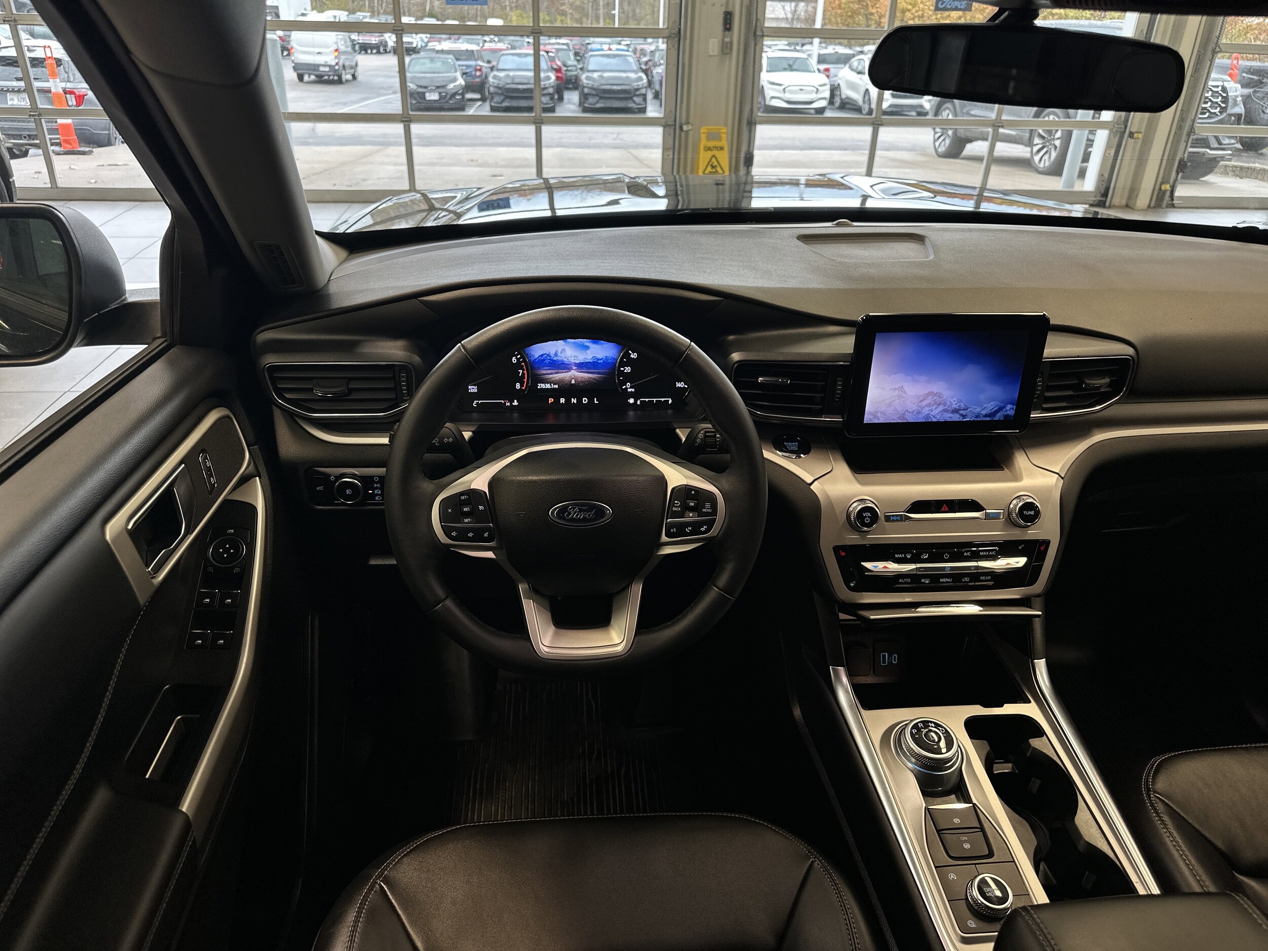 2023 Ford Explorer XLT photo 2