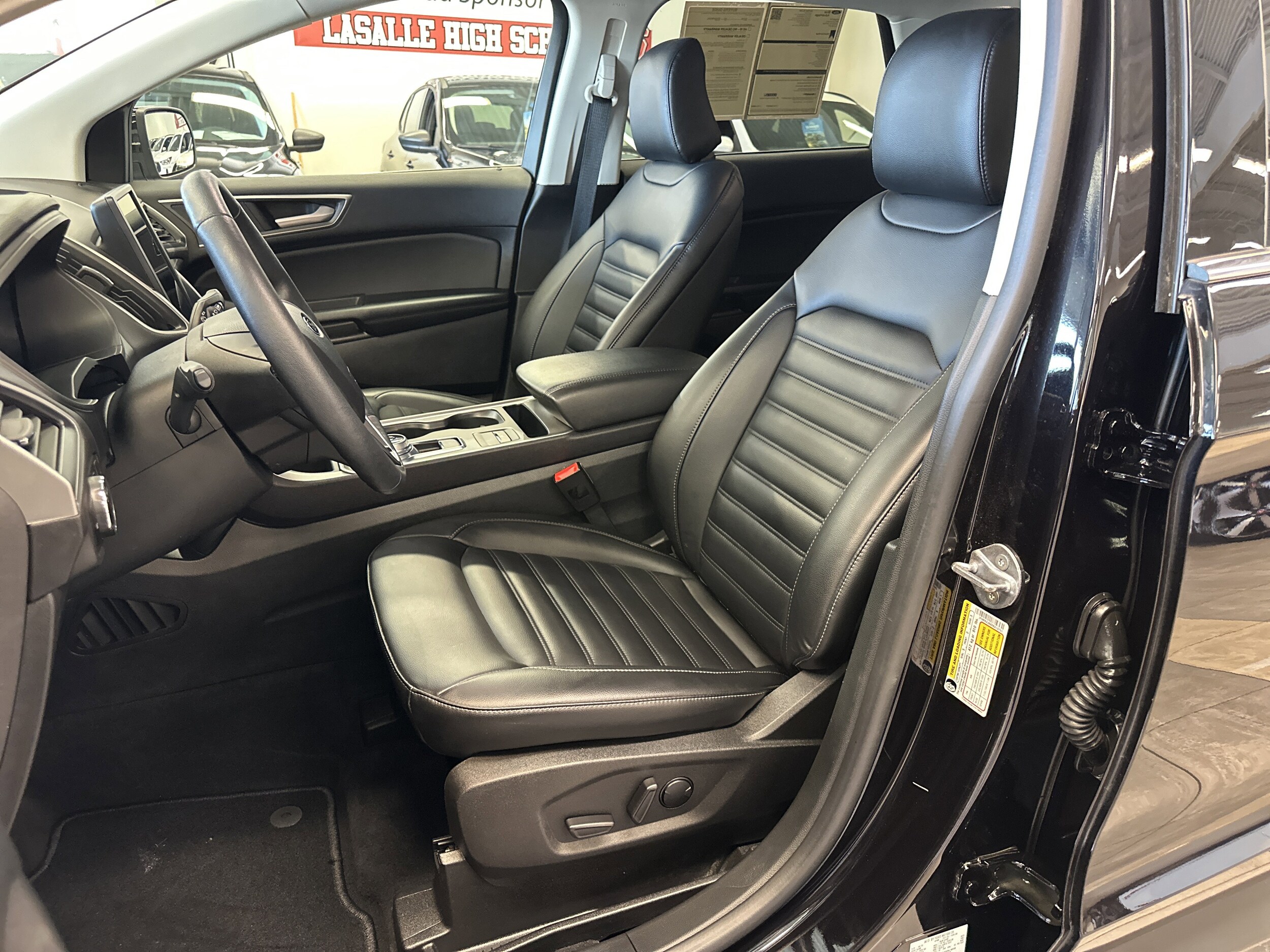 2024 Ford Edge SEL photo 4