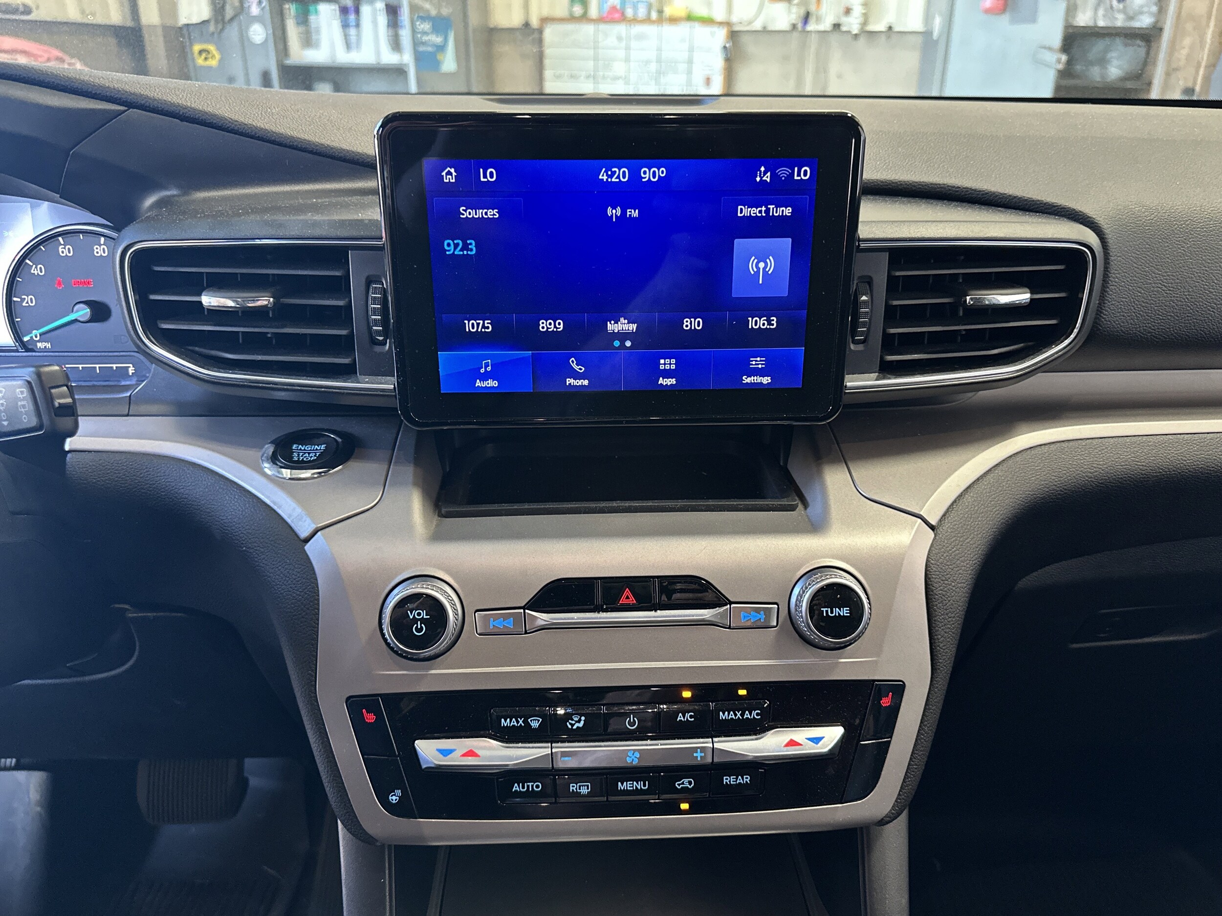 2022 Ford Explorer XLT photo 3