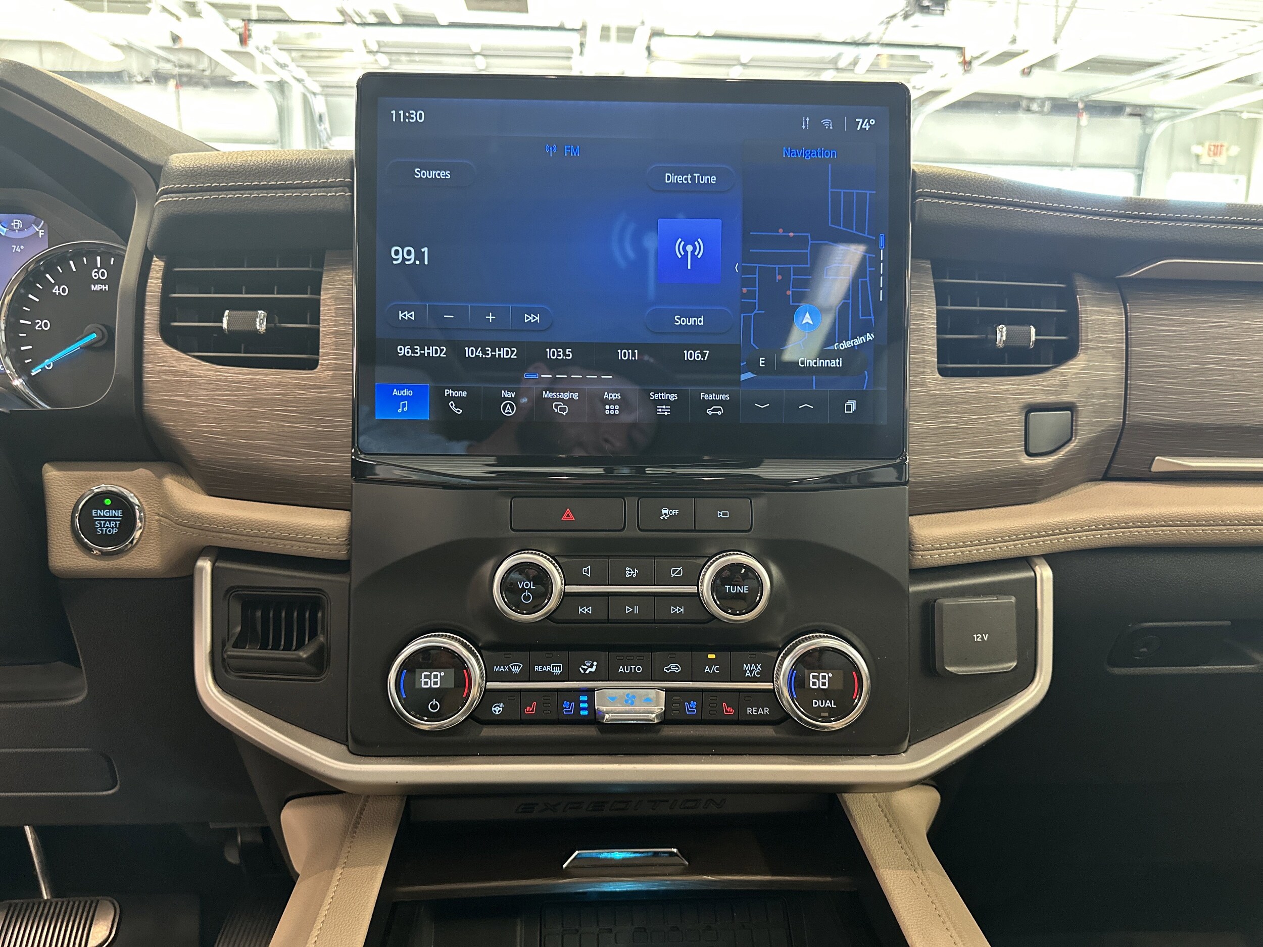 2022 Ford Expedition MAX Limited photo 2