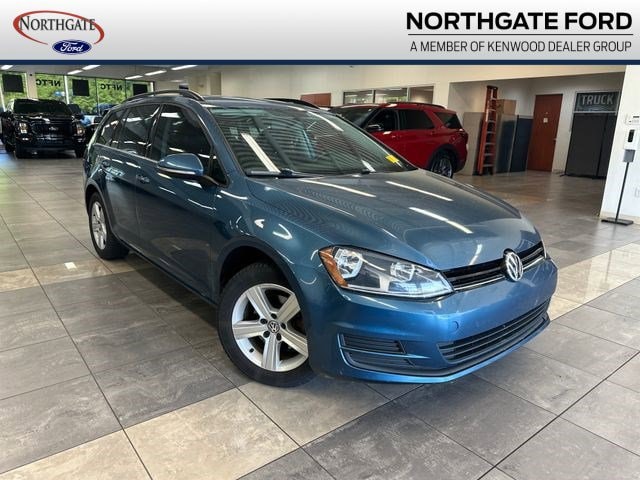2015 Volkswagen Golf SportWagen TDI S's photo