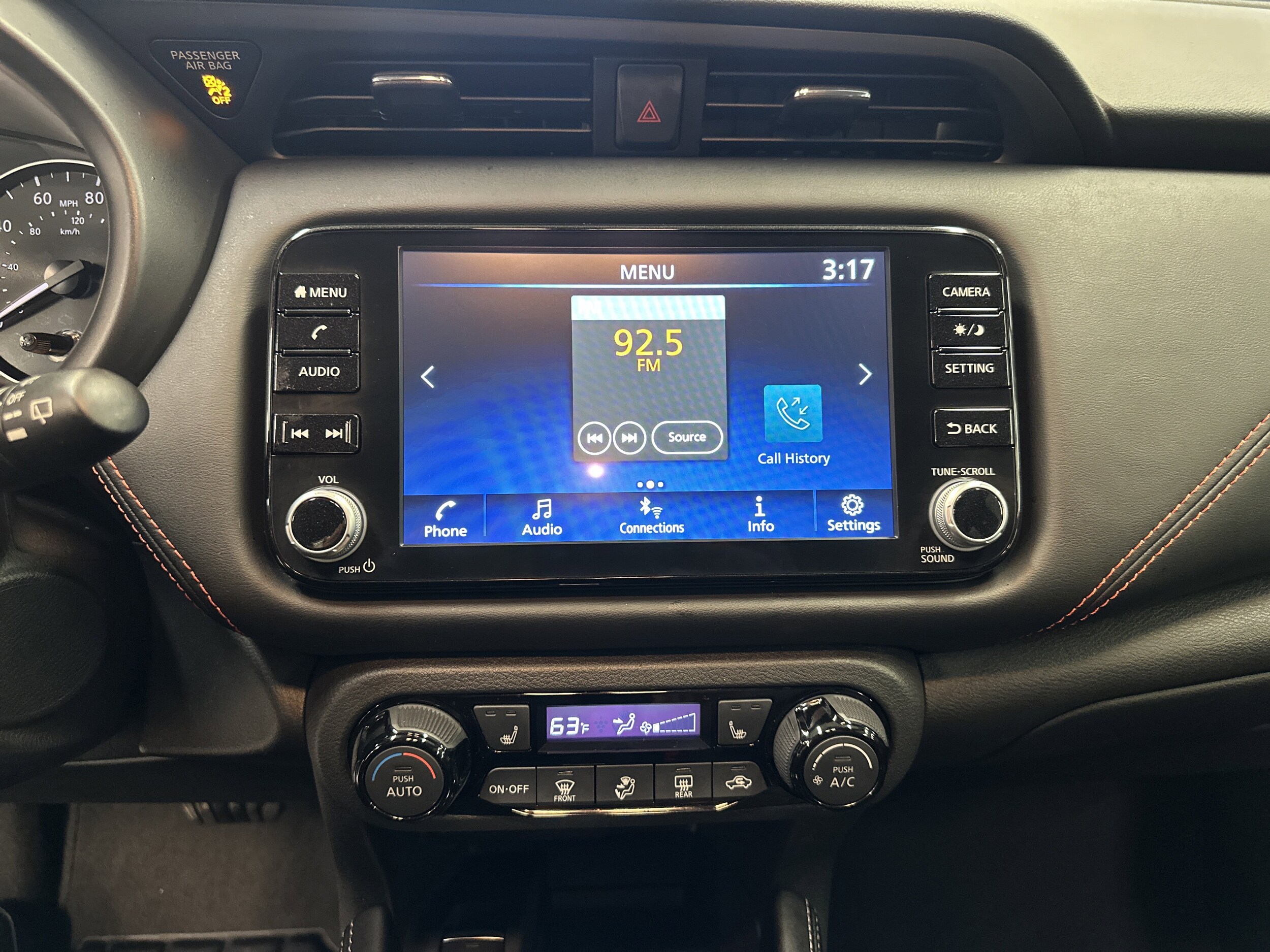 2024 Nissan Kicks SR photo 2