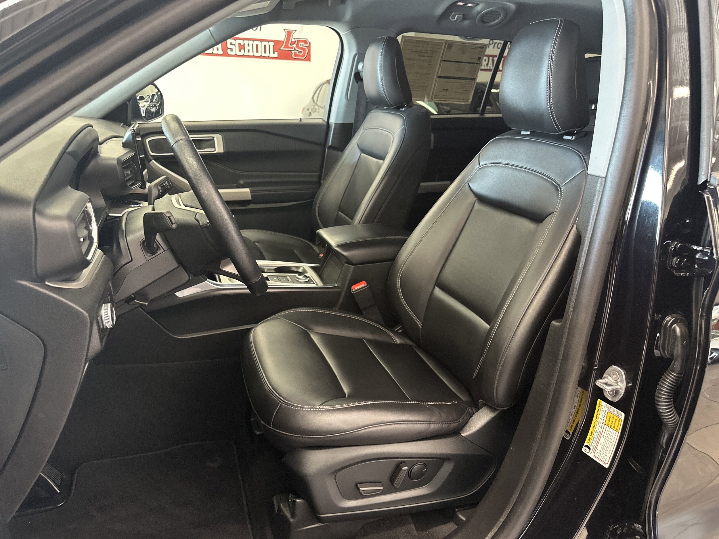 2022 Ford Explorer XLT photo 4