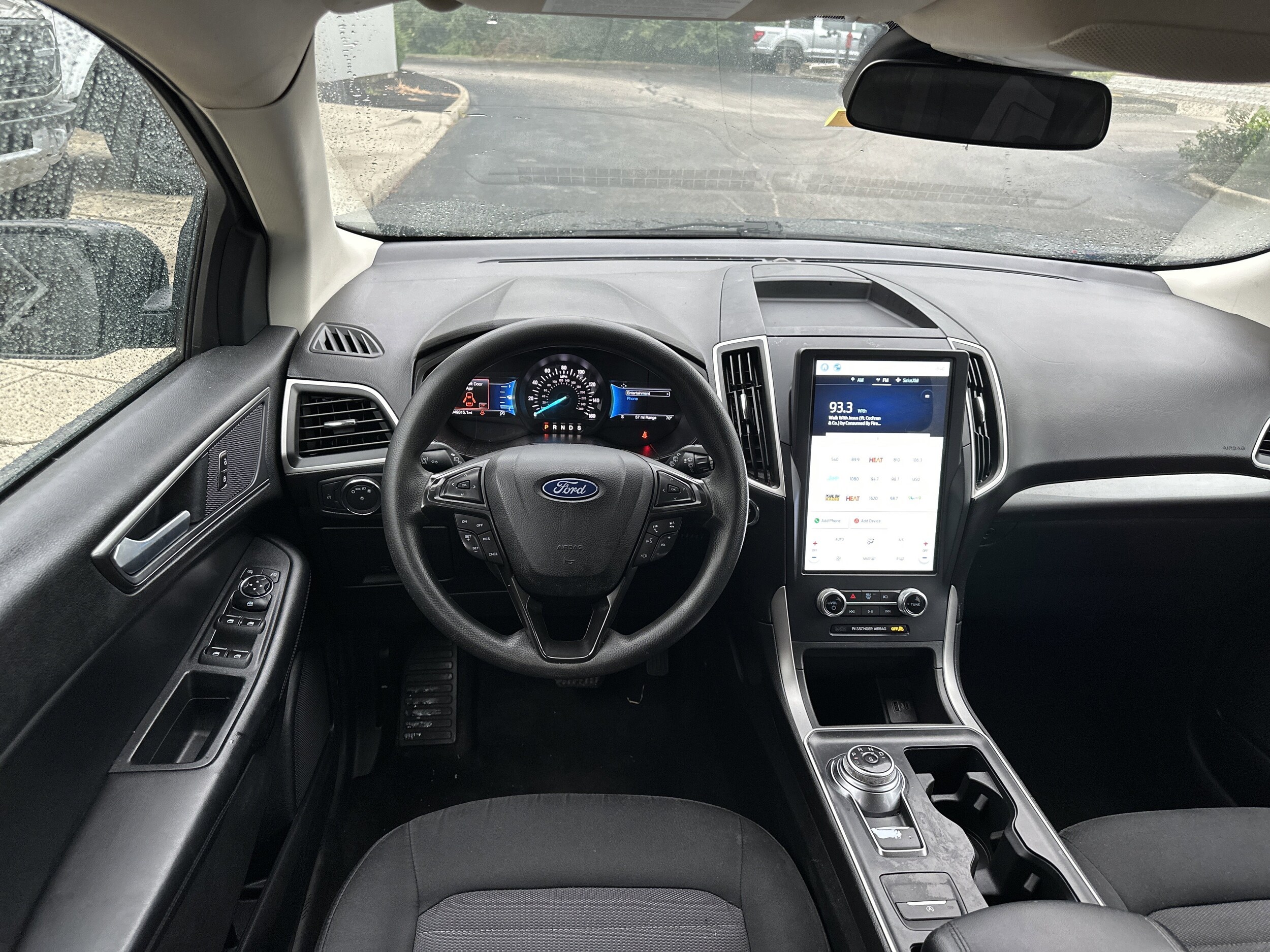 2022 Ford Edge SE photo 2