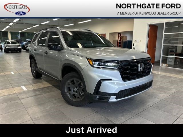 2025 Honda Pilot TrailSport AWD's photo