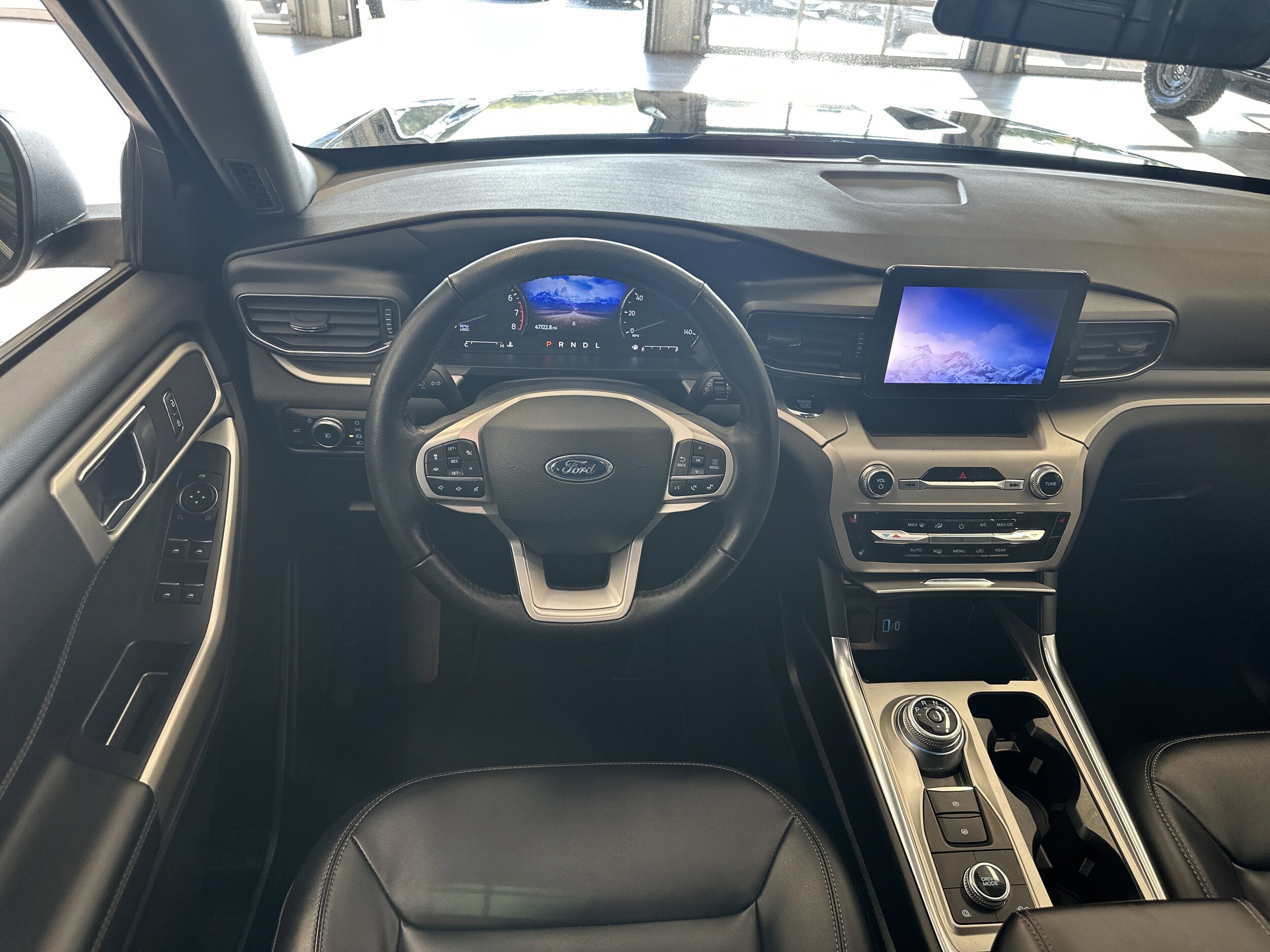 2022 Ford Explorer XLT photo 2