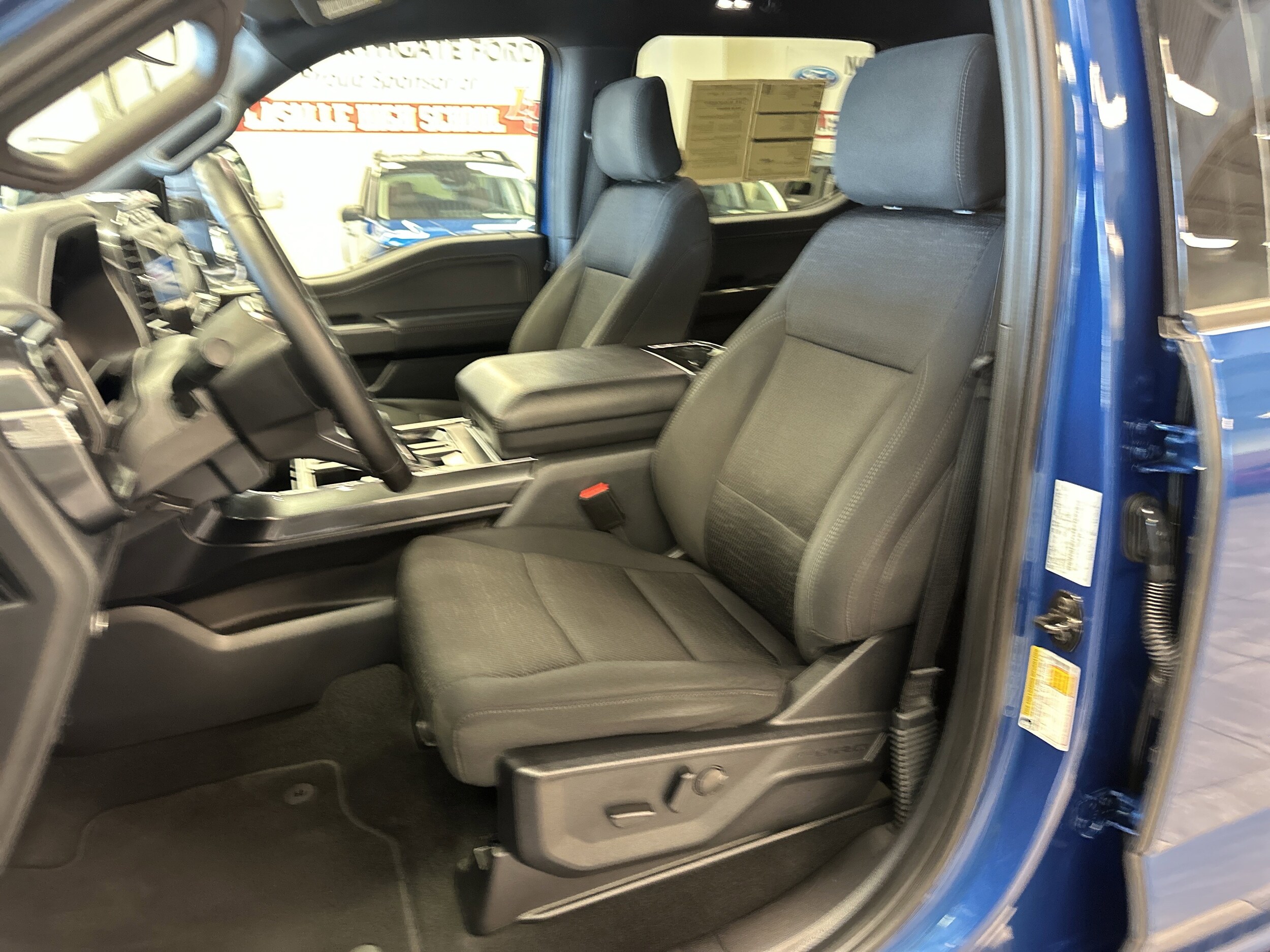 2023 Ford F-150 XLT photo 4