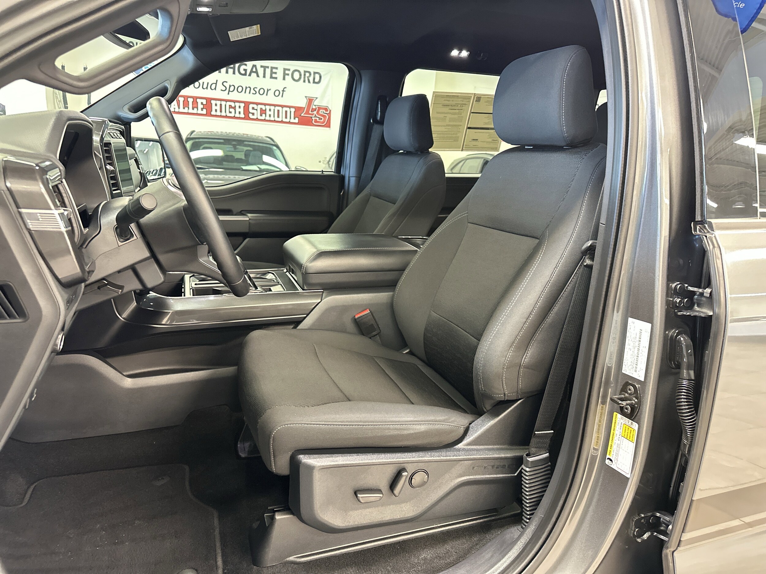 2023 Ford F-150 XLT photo 3