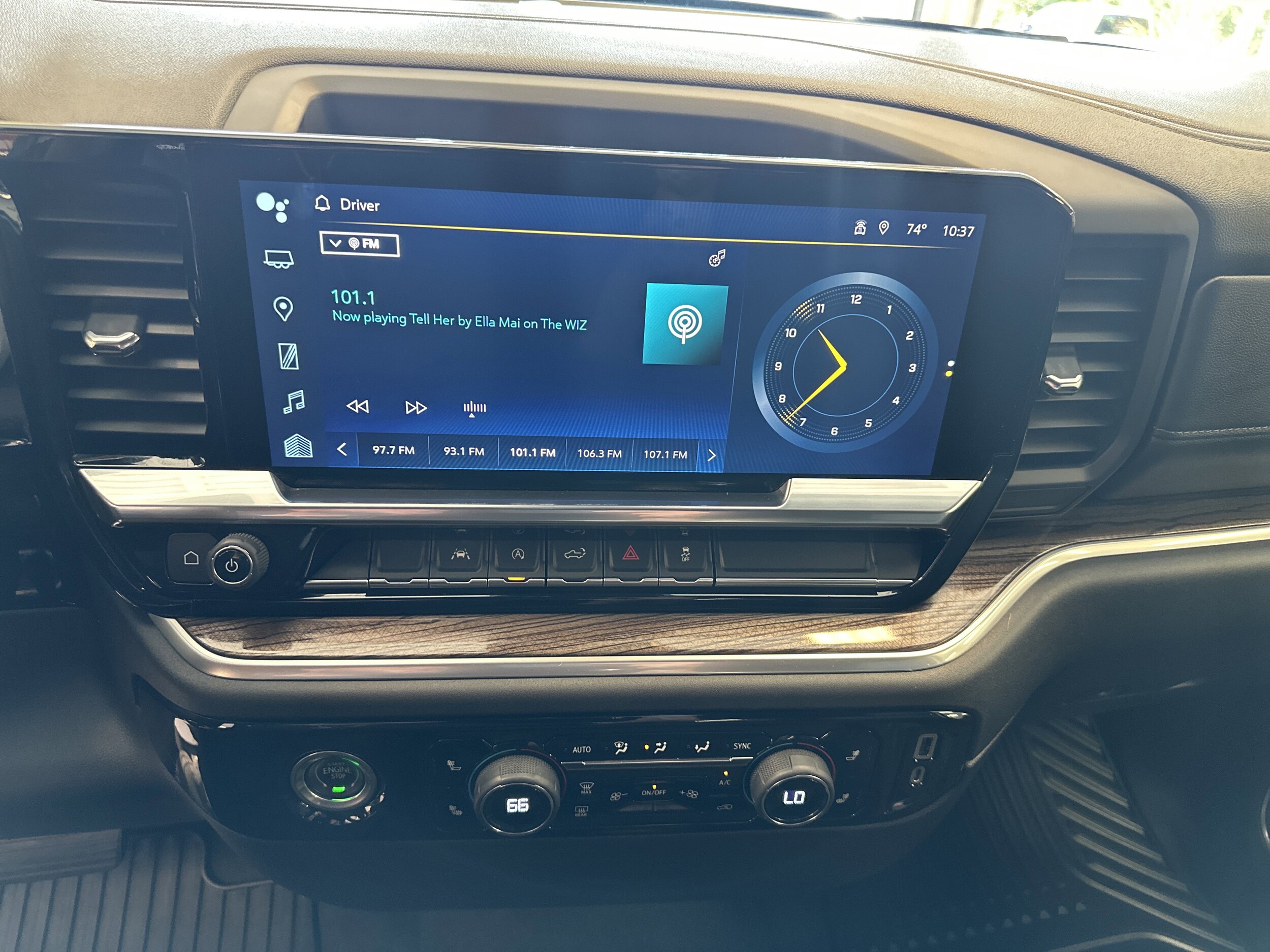2022 Chevrolet Silverado 1500 LT photo 3