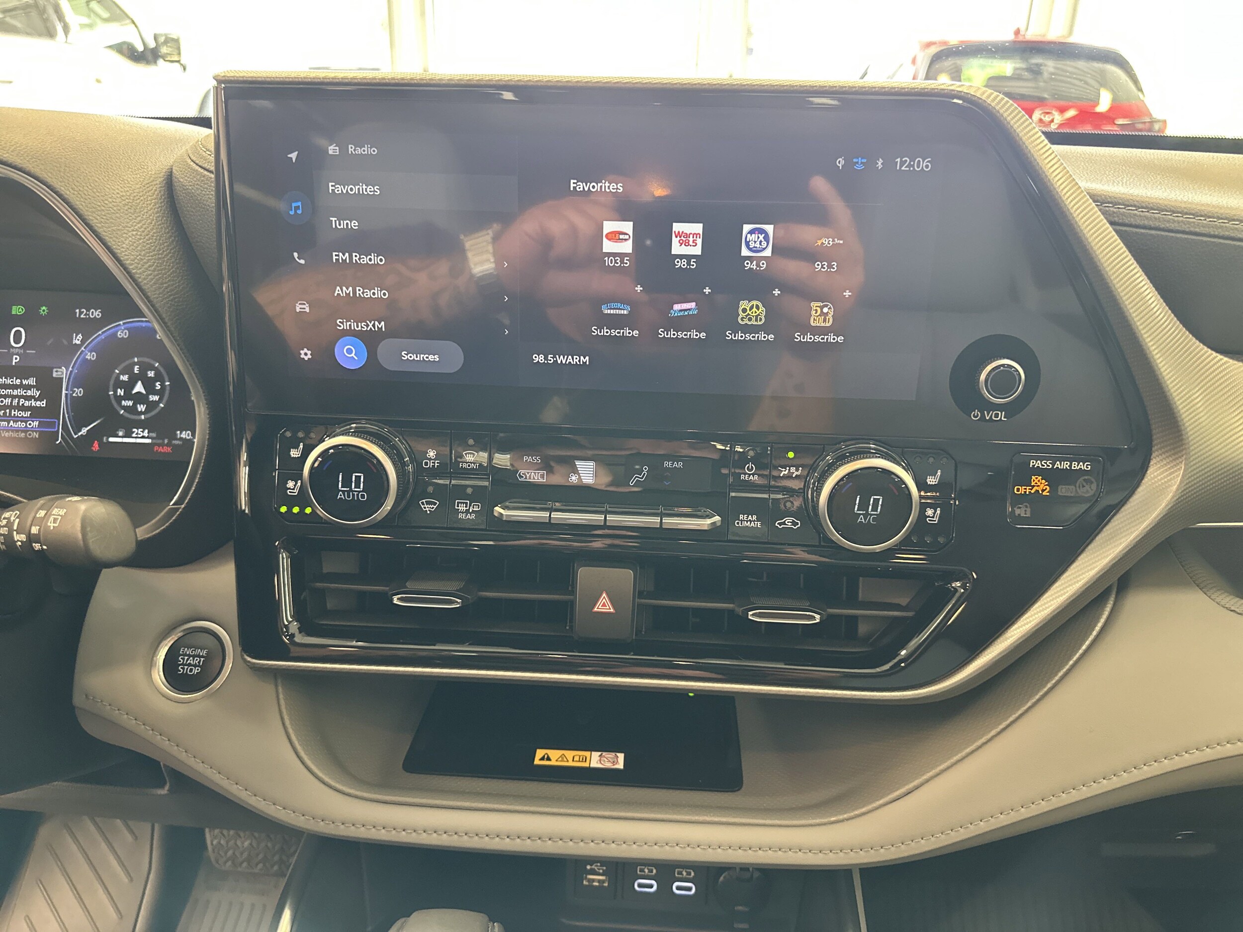 2024 Toyota Highlander Platinum photo 3