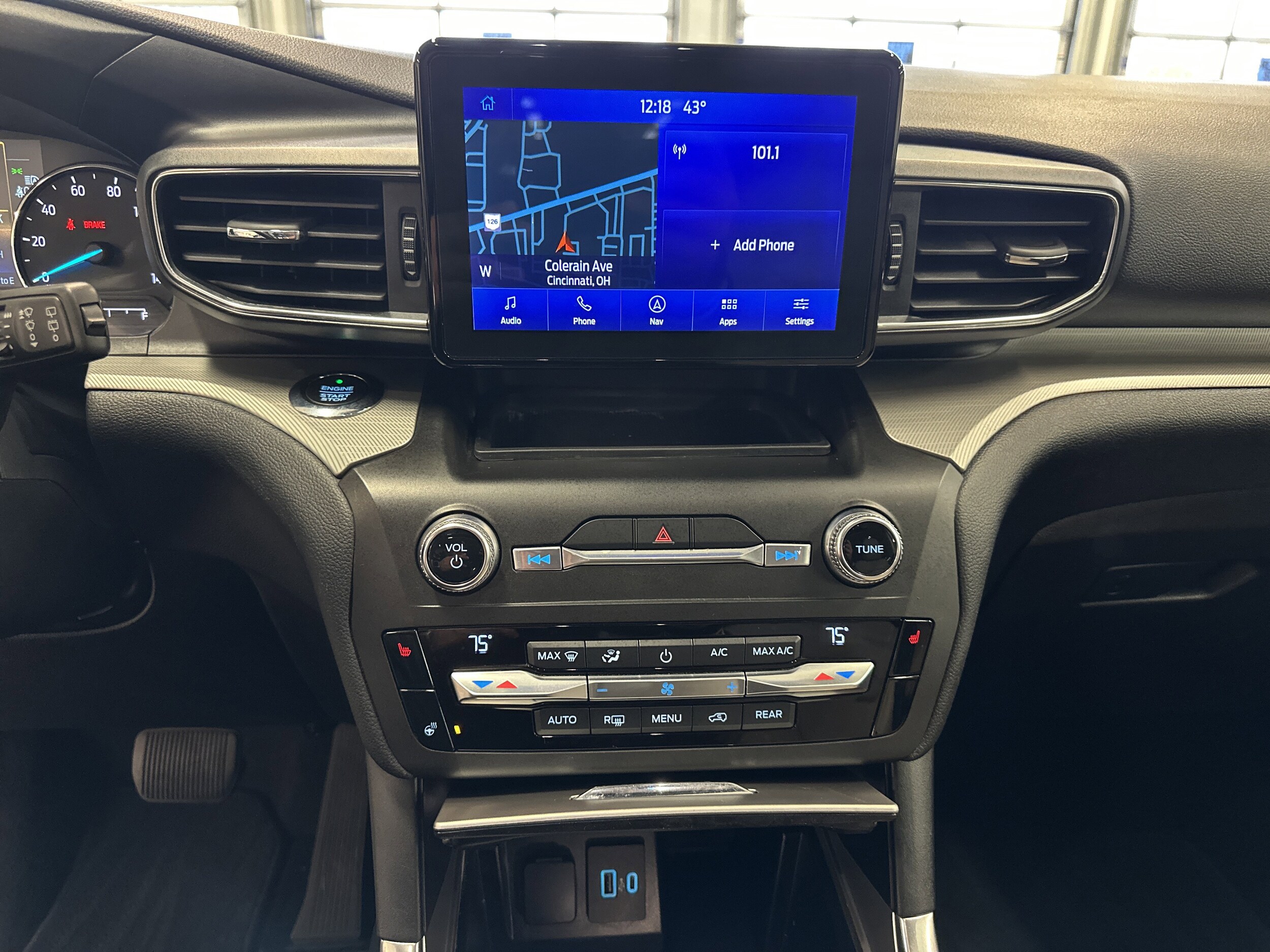 2020 Ford Explorer XLT photo 3