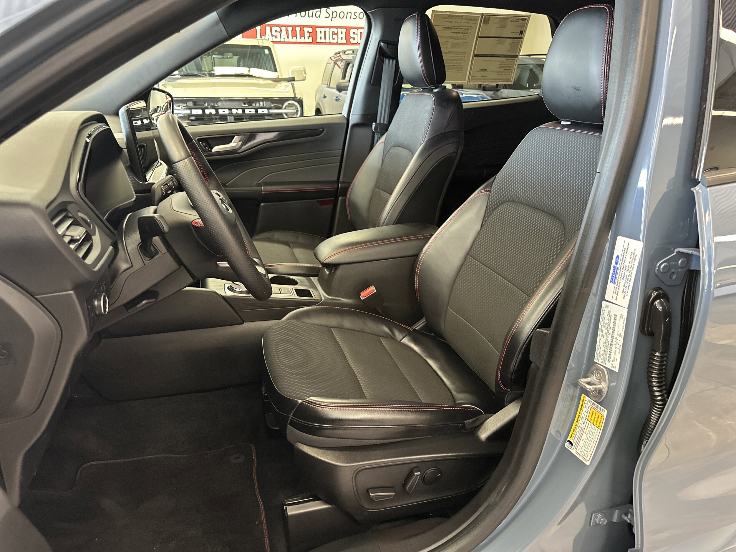 2023 Ford Escape ST-Line photo 4