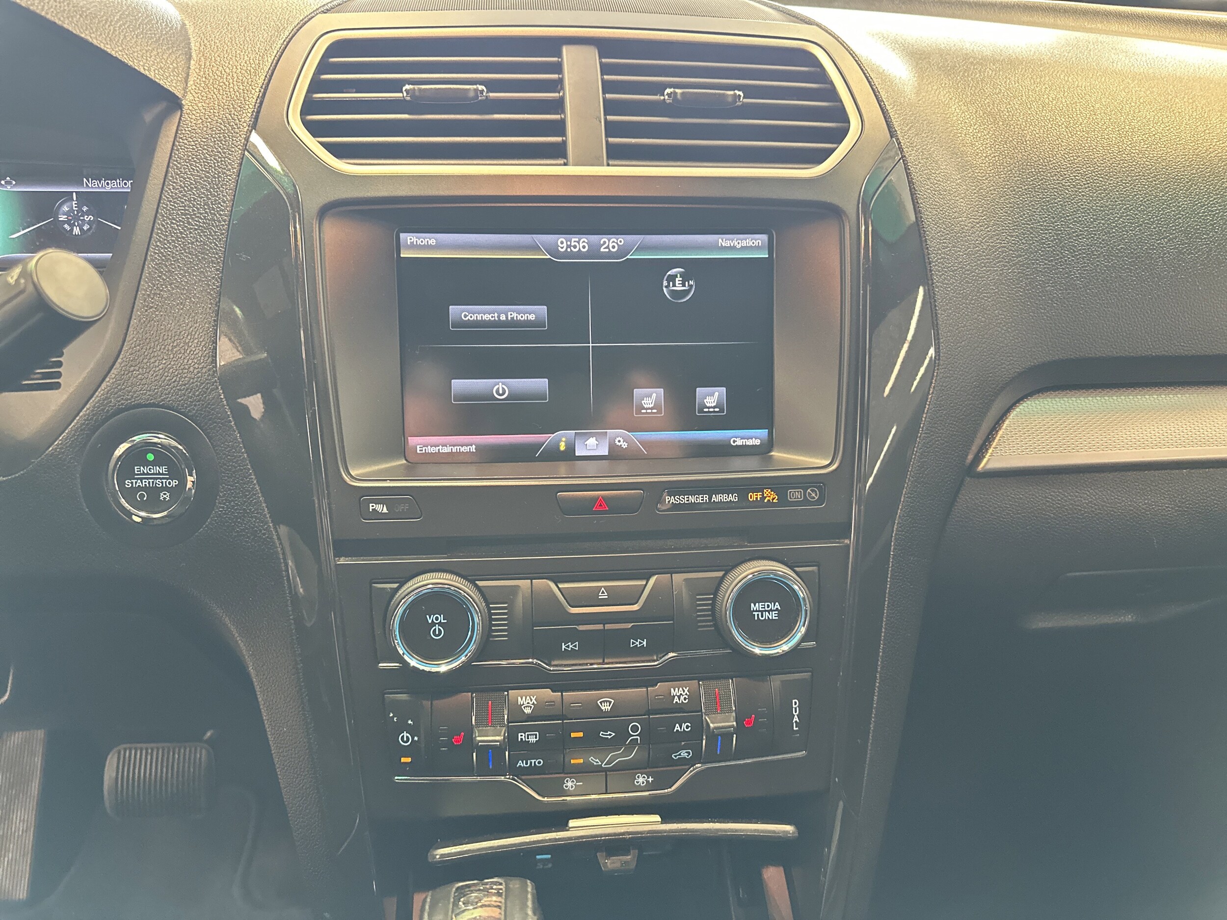 2016 Ford Explorer XLT photo 3