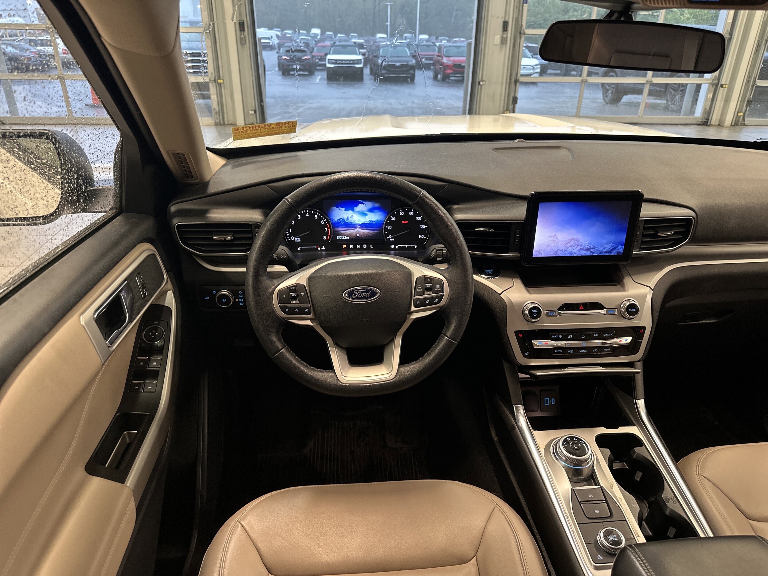 2022 Ford Explorer XLT photo 2