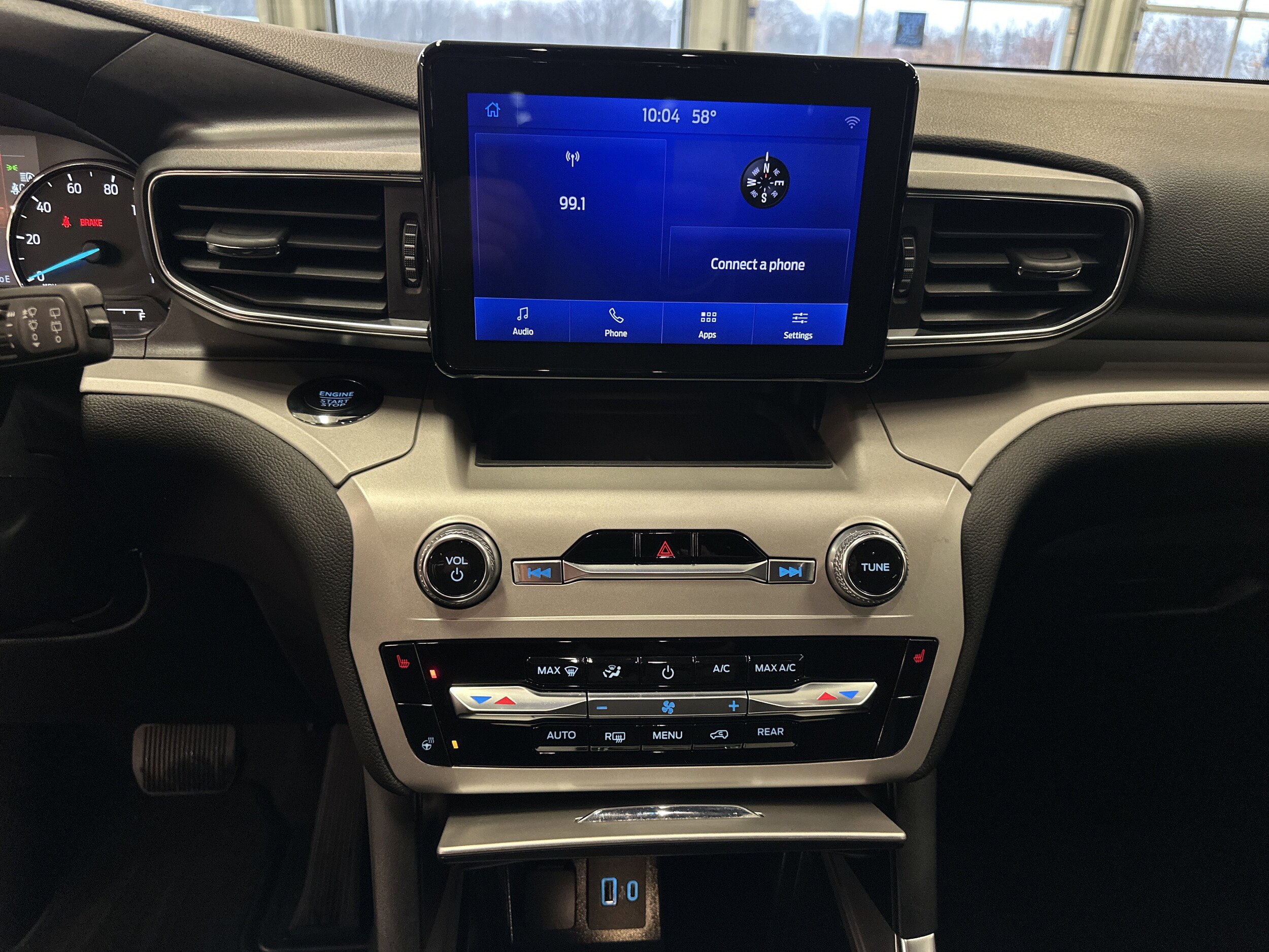 2023 Ford Explorer XLT photo 3