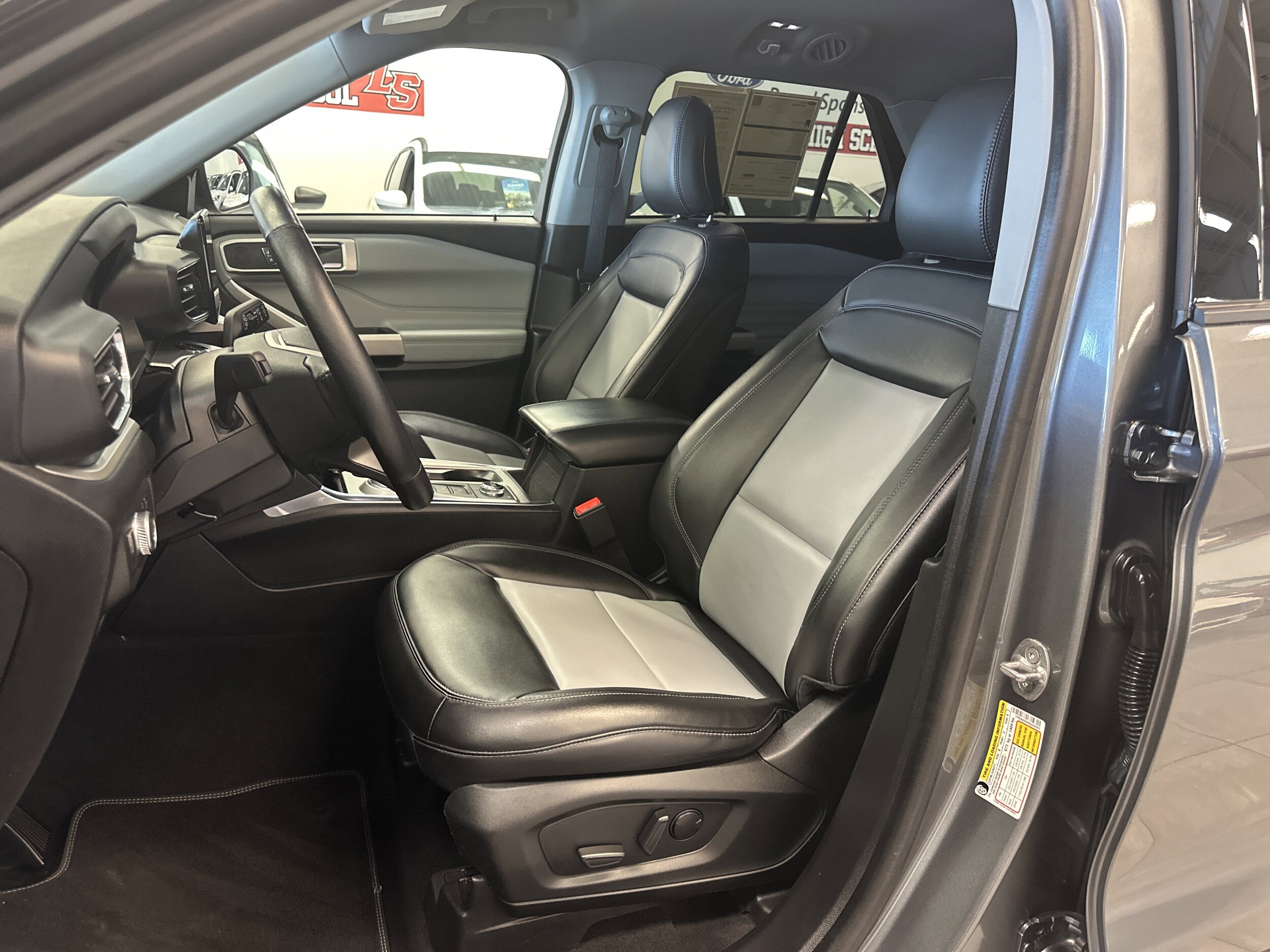 2022 Ford Explorer XLT photo 4