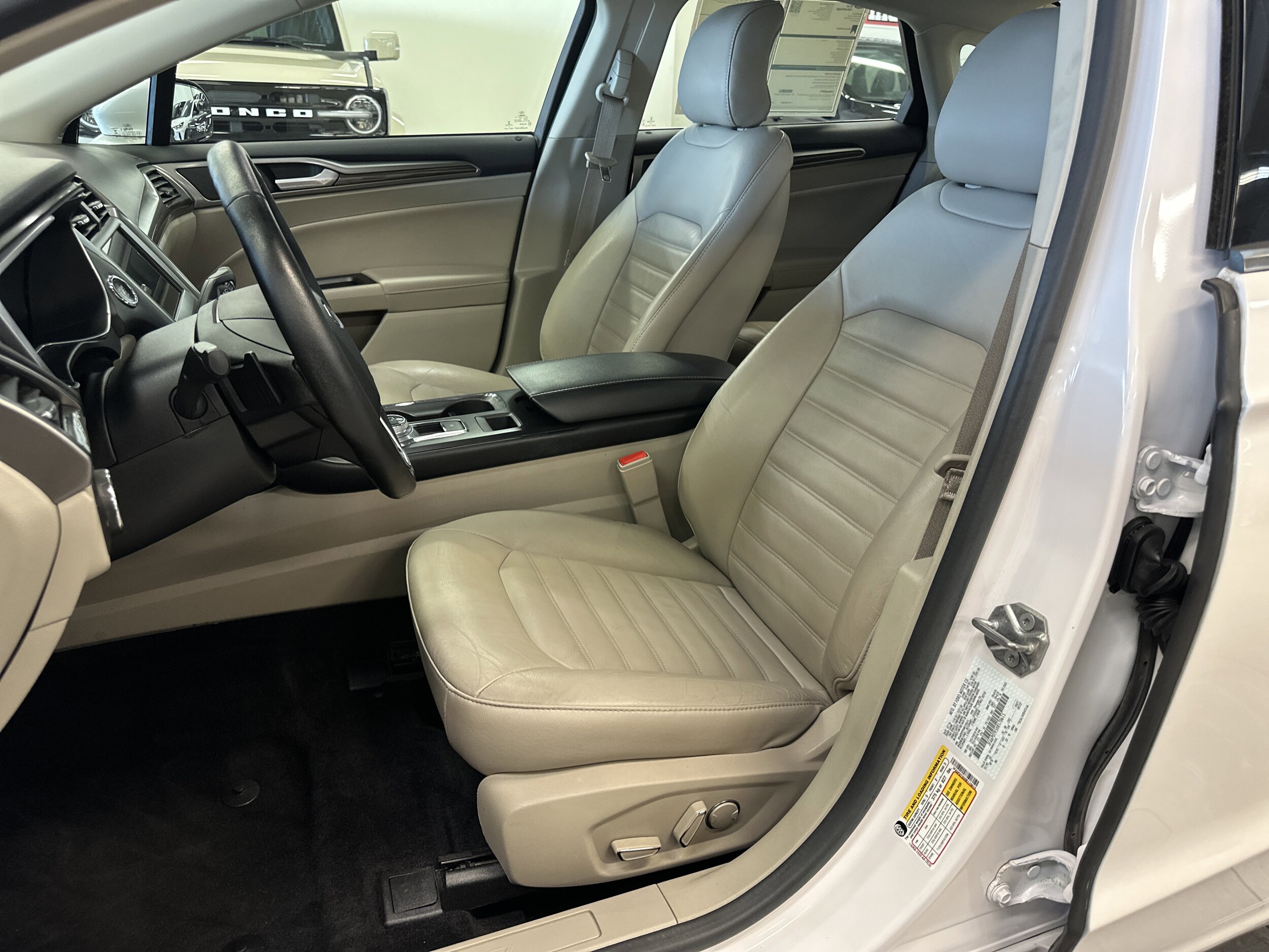 2017 Ford Fusion SE photo 4