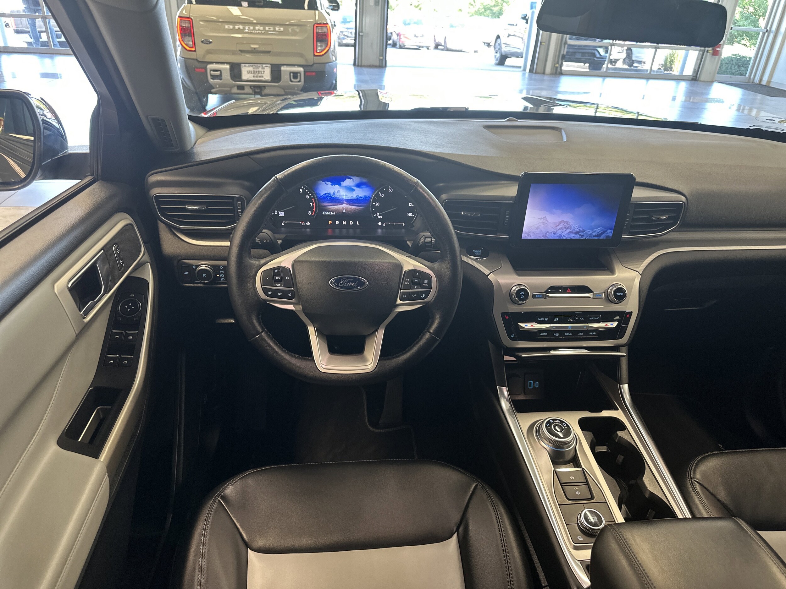 2022 Ford Explorer XLT photo 2