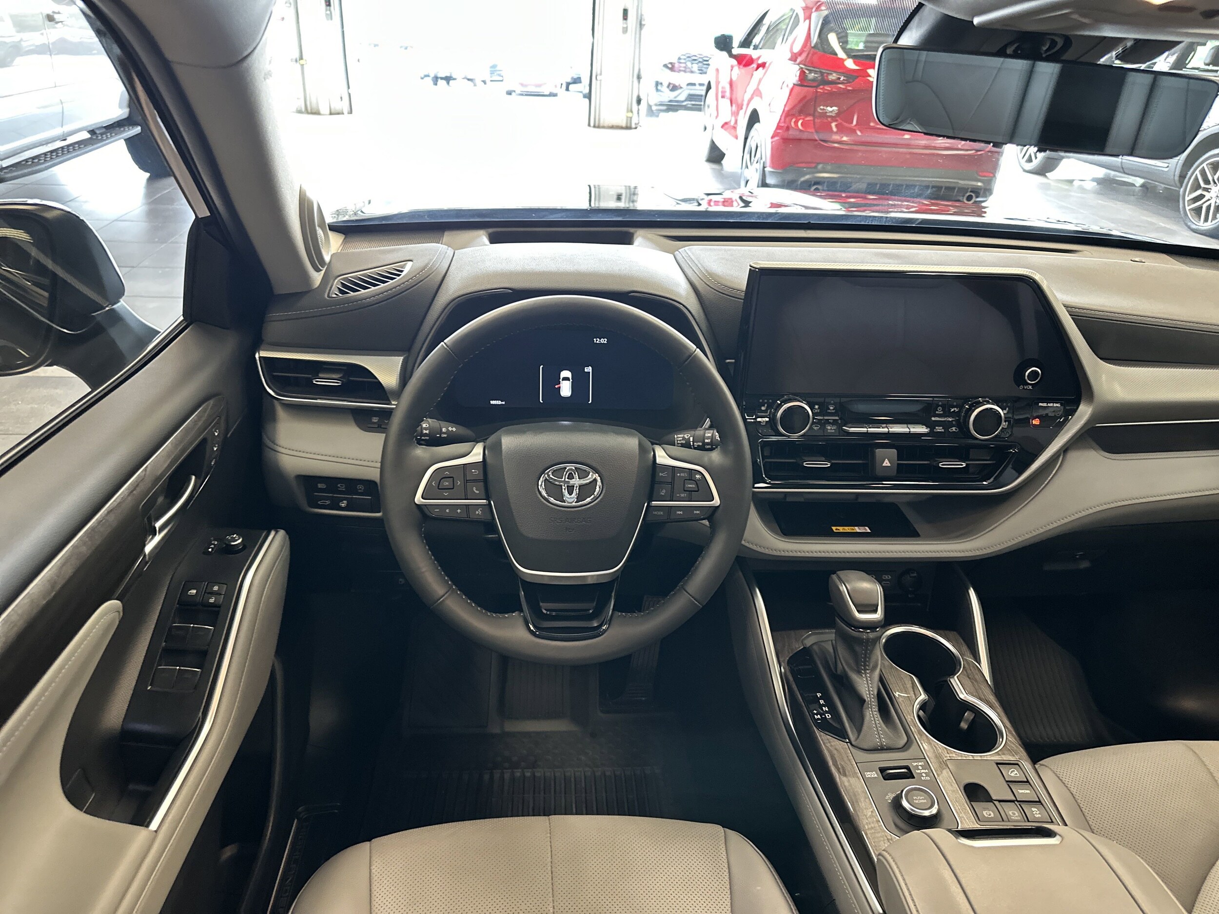 2024 Toyota Highlander Platinum photo 2