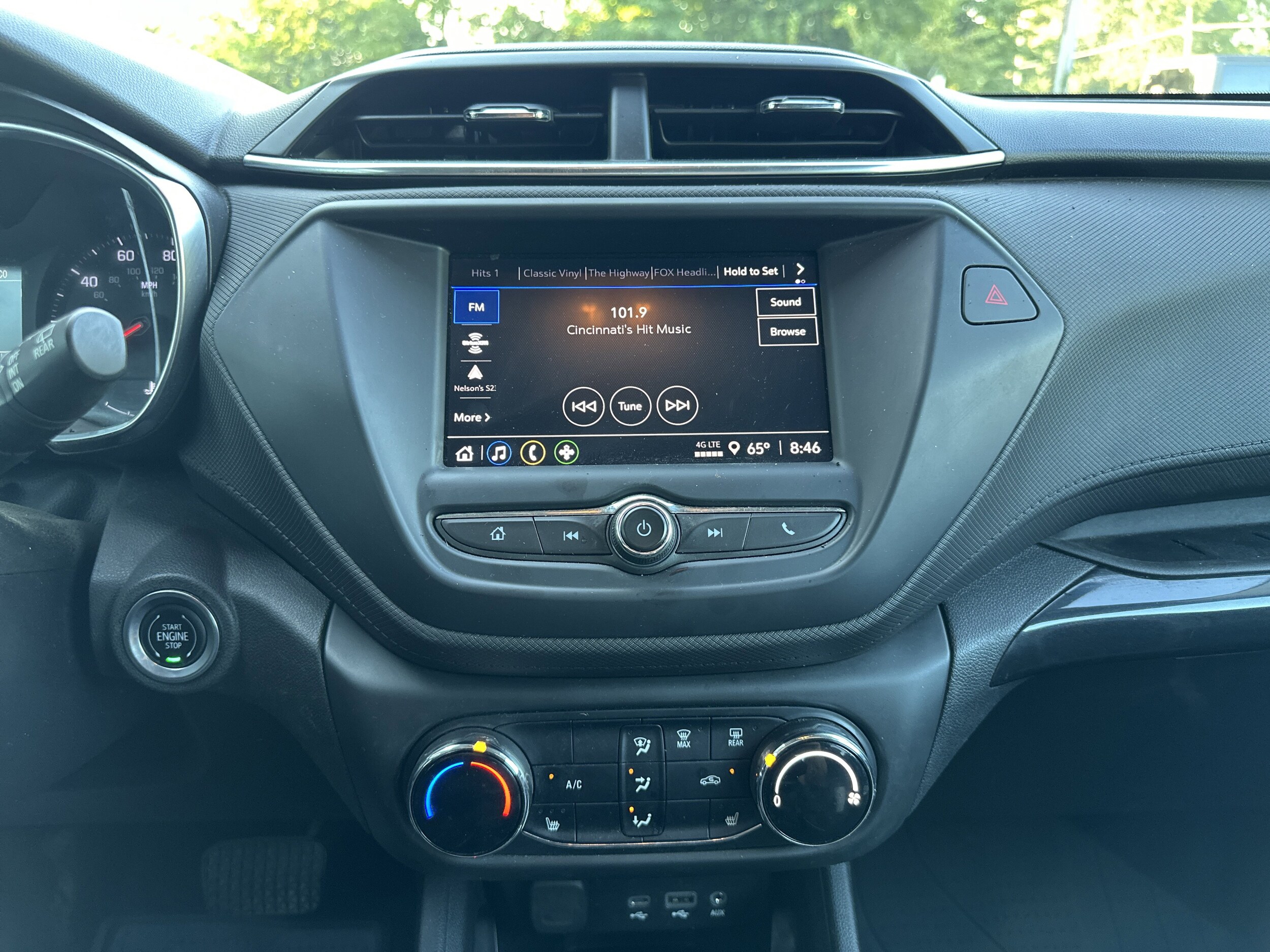 2022 Chevrolet Trailblazer LT photo 2