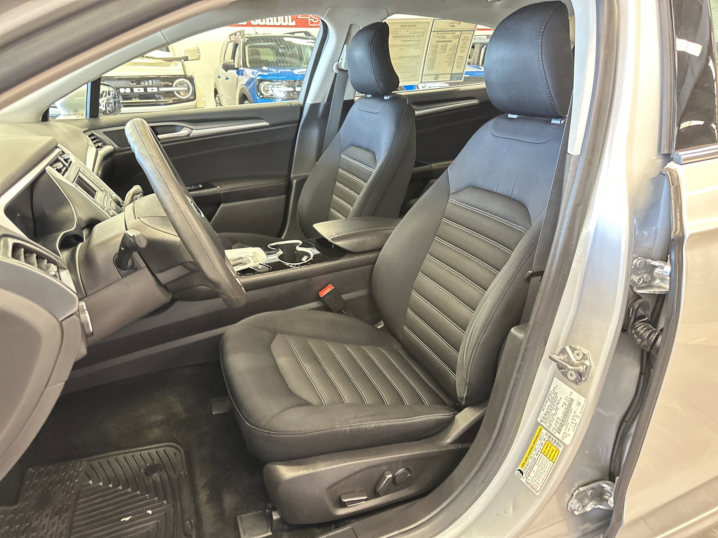 2015 Ford Fusion SE photo 4