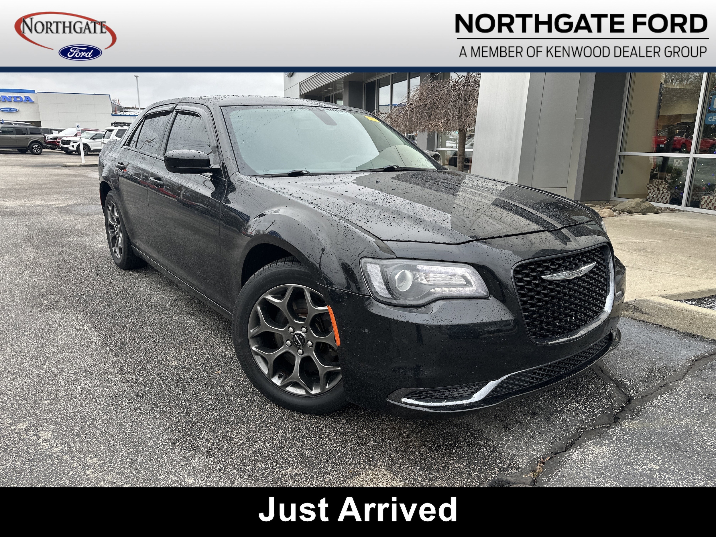 2018 Chrysler 300 Touring's photo