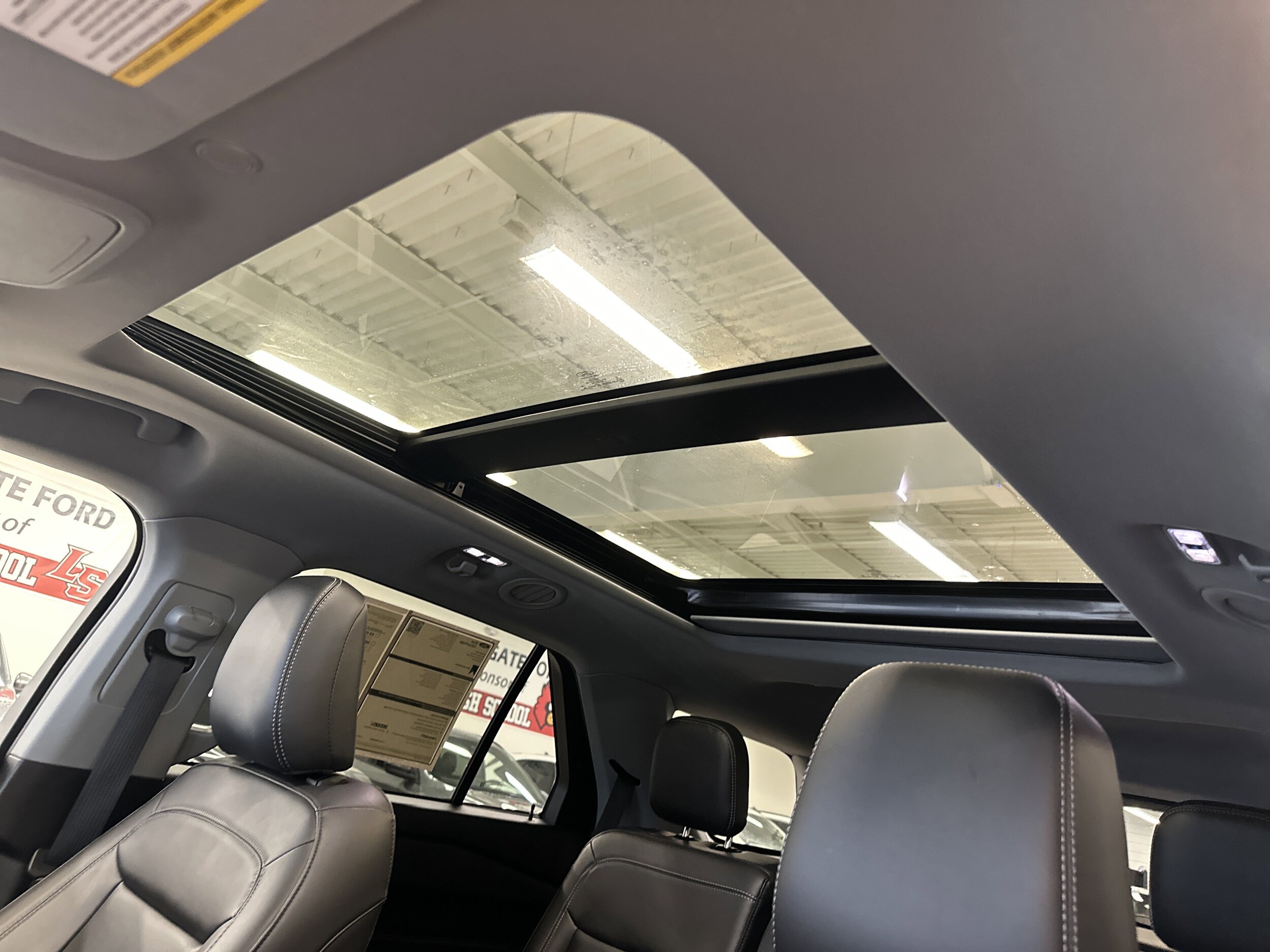 2023 Ford Explorer XLT photo 3