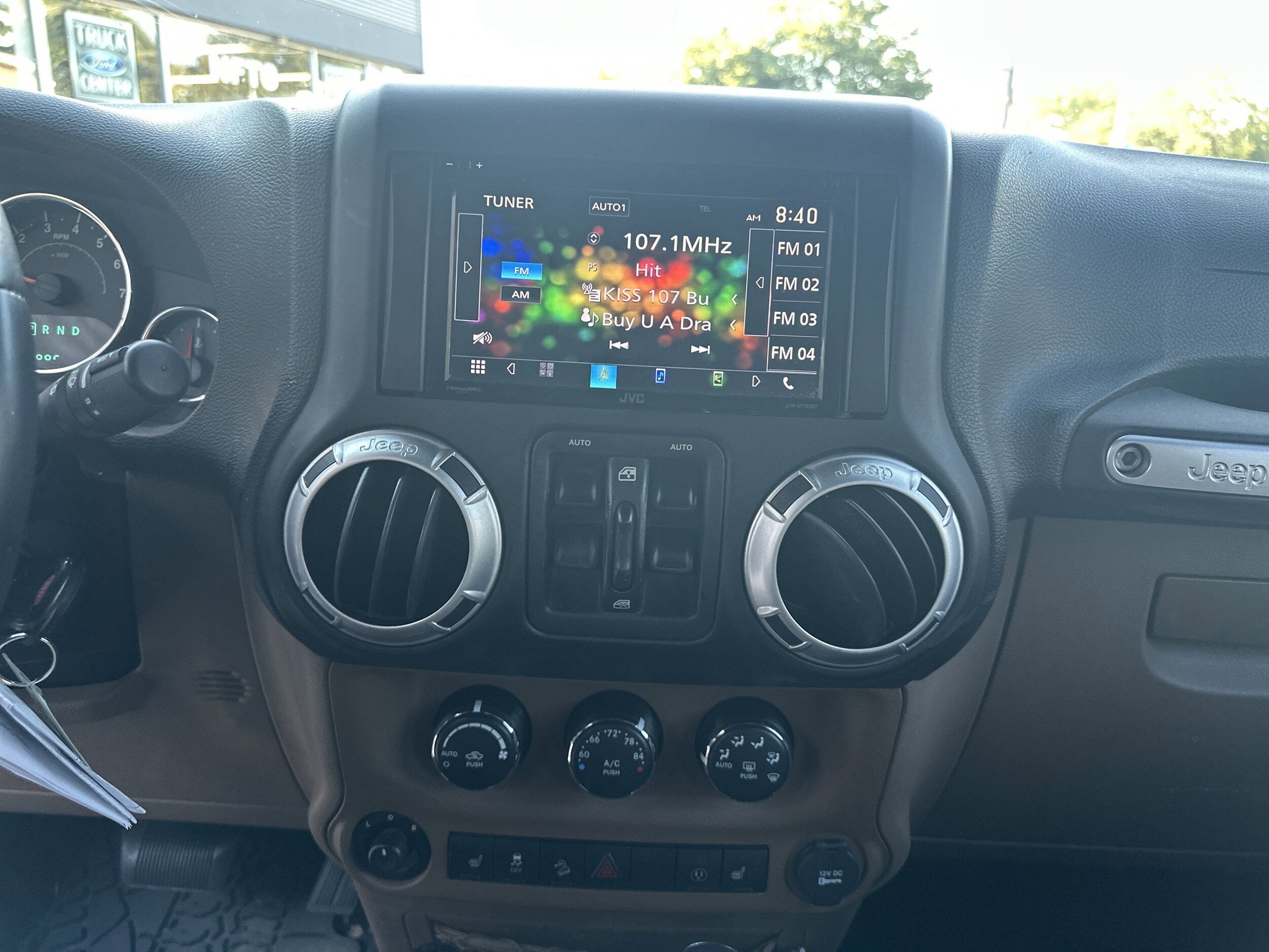 2013 Jeep Wrangler Unlimited Sahara photo 2