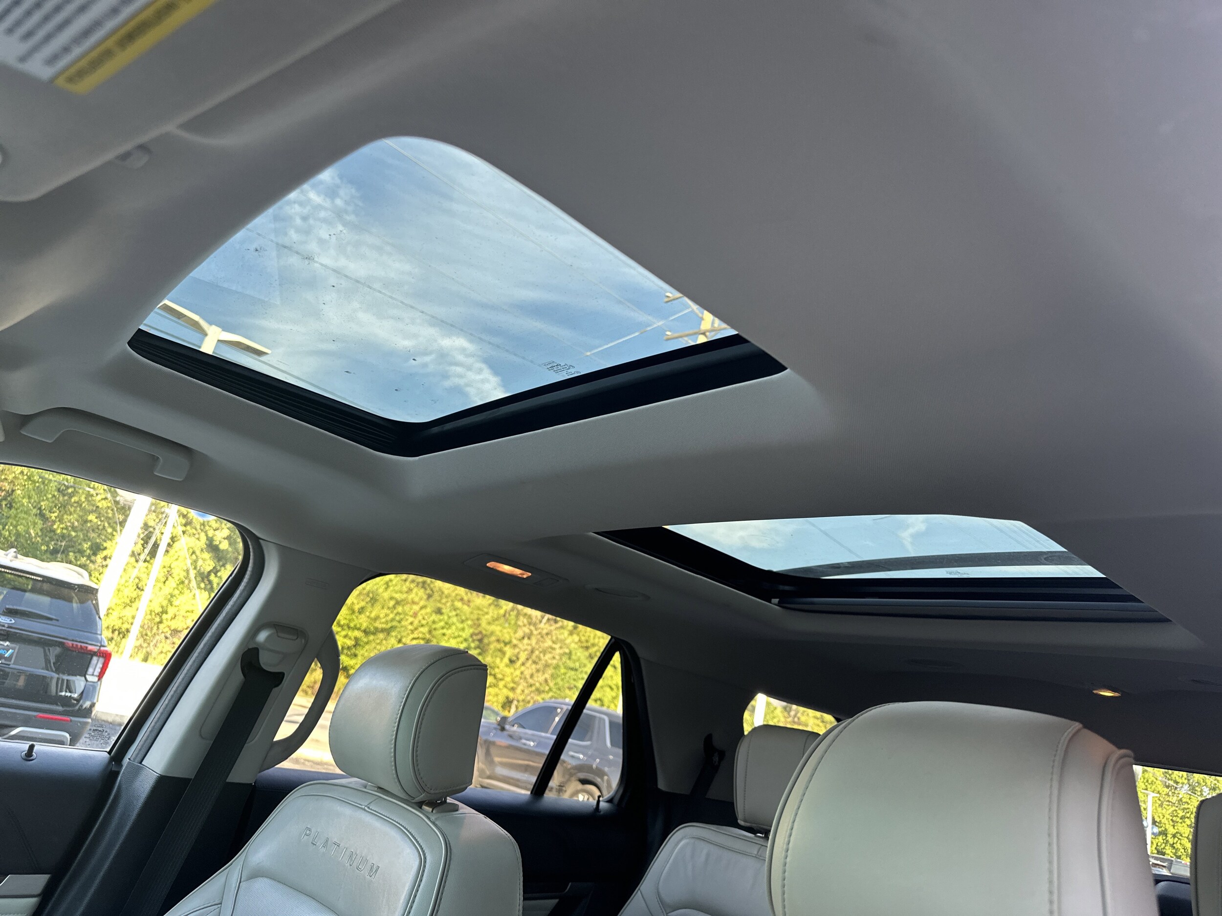 2017 Ford Explorer Platinum photo 4