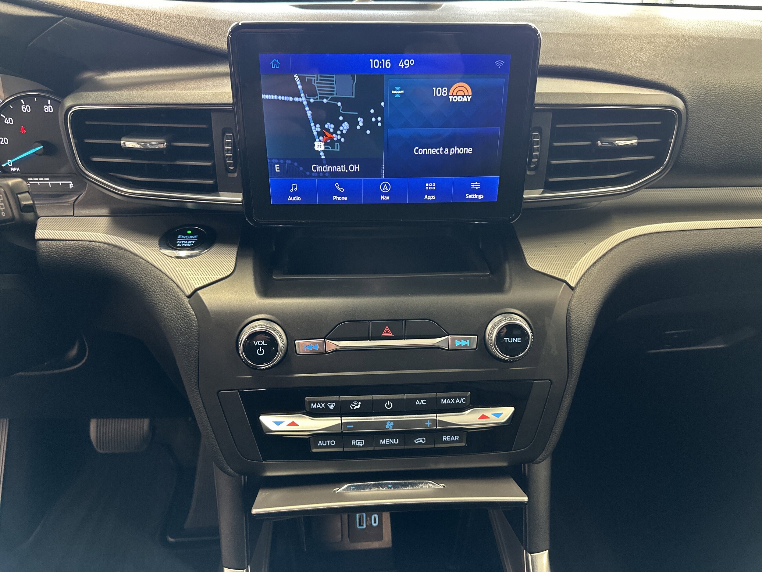 2020 Ford Explorer XLT photo 2